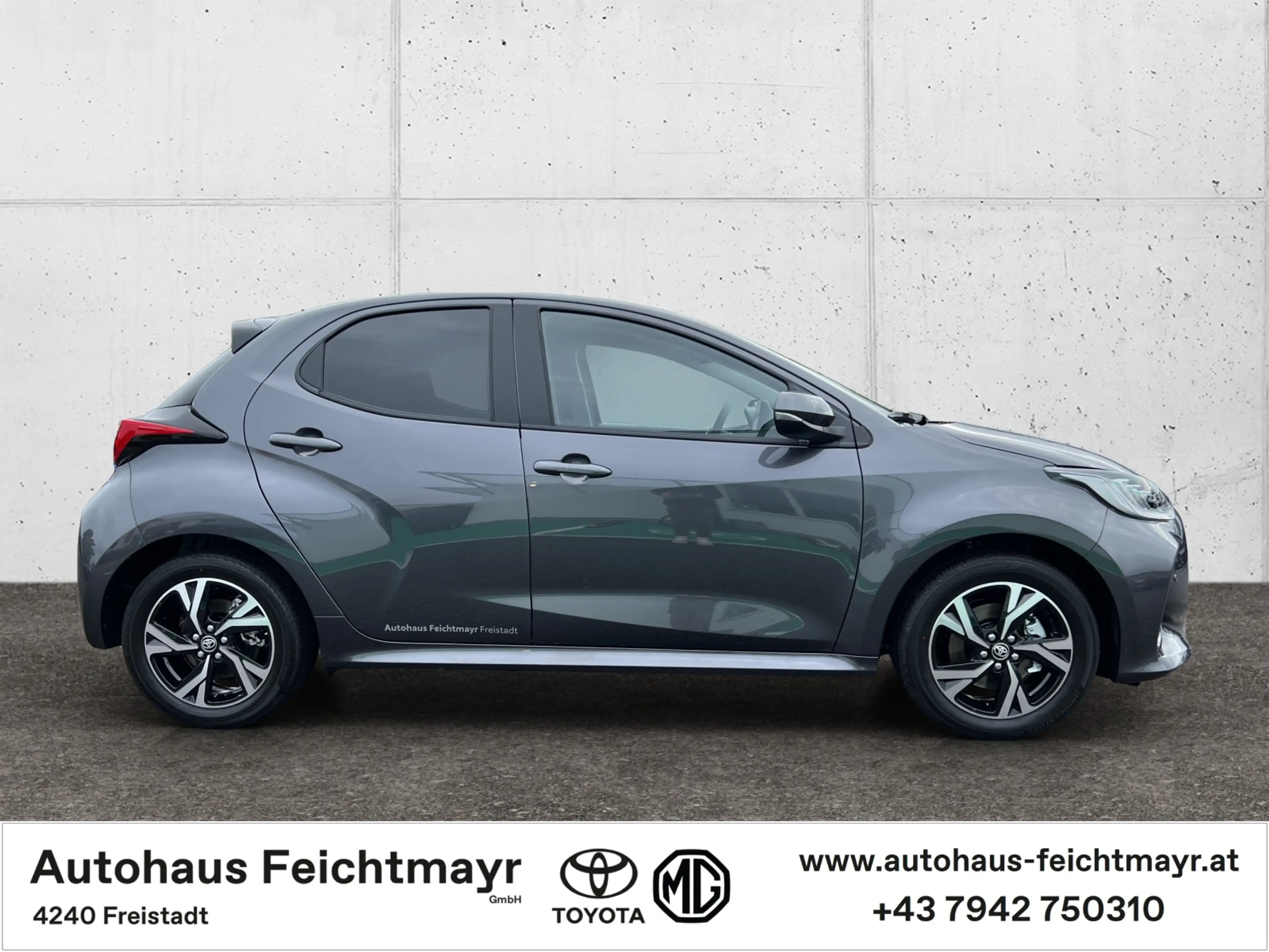 Toyota Yaris 1,5 Hybrid Ac. Dr. Safety-P. Comfort-P. 5t. — photo 4