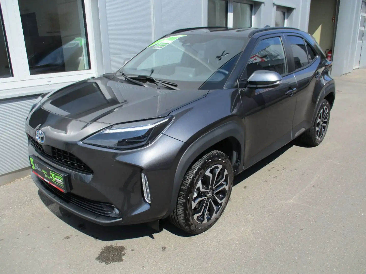 Toyota Yaris Cross 1.5 FWD Active Drive ACC+LED+Navi+LM Grau - 2
