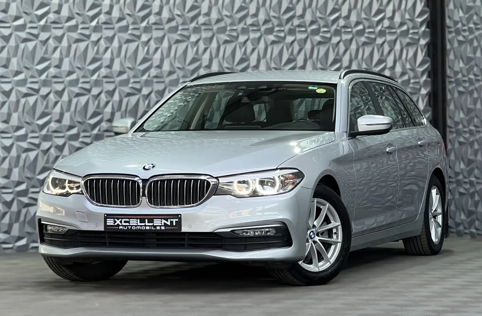 BMW 520 Touring dA*GPS*PDC*LED*CAMERA*BLUETOOTH*GARANTIE Zilver - 1