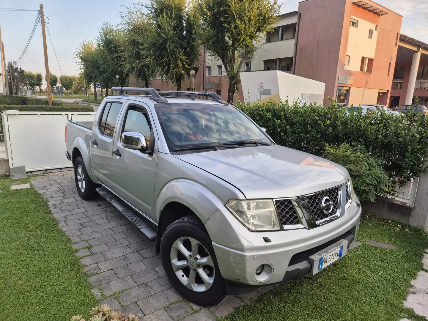 Nissan Navara d.cab 2.5 dci LE 174cv - 2