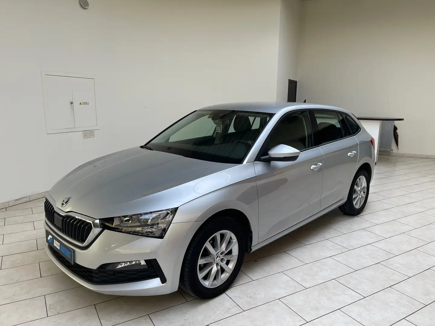 Skoda Scala 1.0 TSI Active Gris - 1