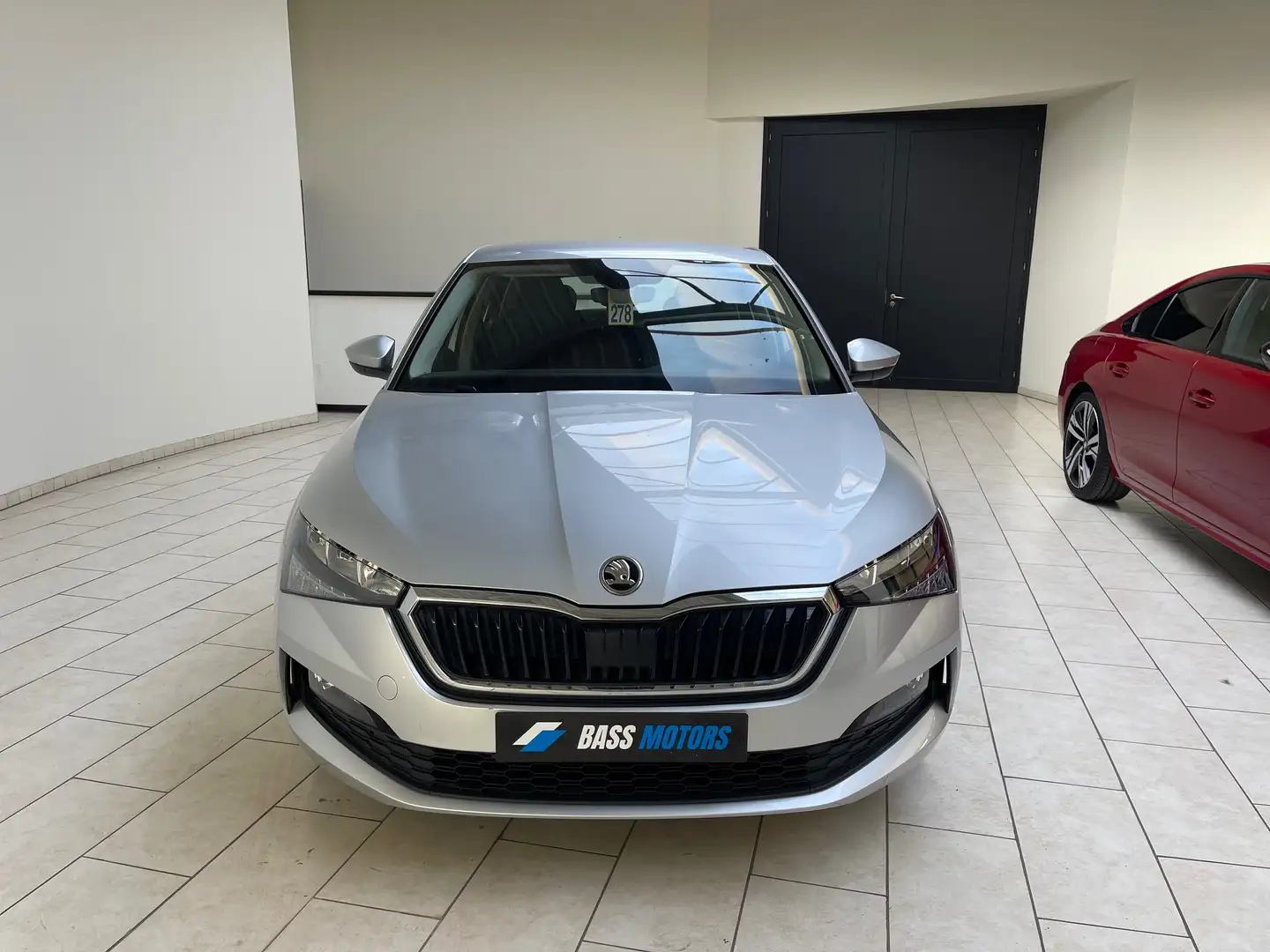 Skoda Scala 1.0 TSI Active Gris - 2