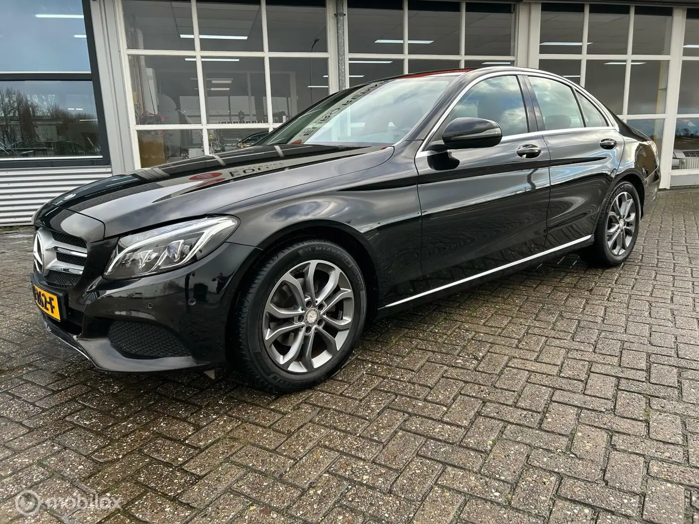 Mercedes-Benz C 180 Prestige / Automaat. Noir - 2