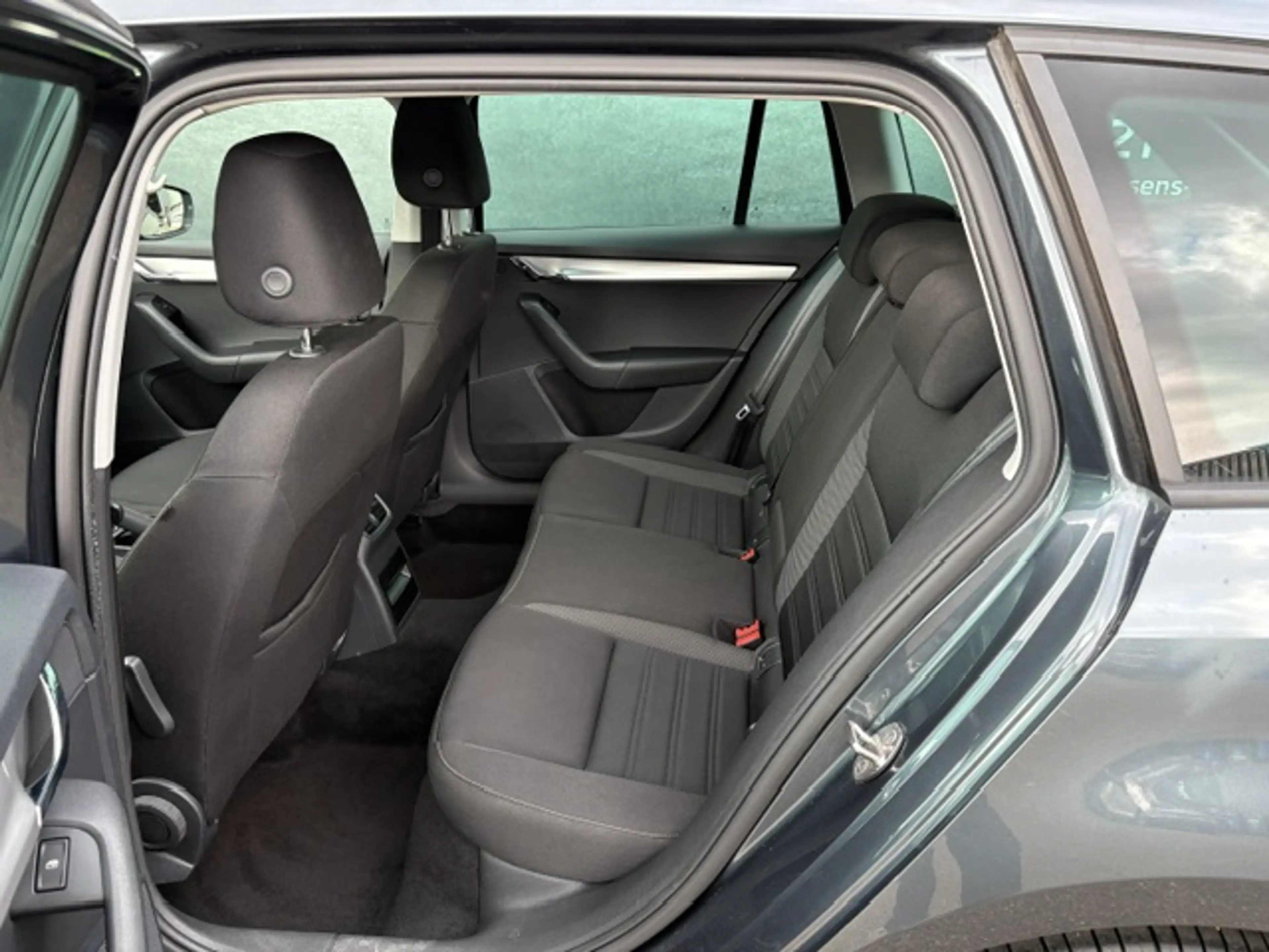 Skoda Octavia Octavia SW 1.6 CR TDi Style 2020 — photo 15