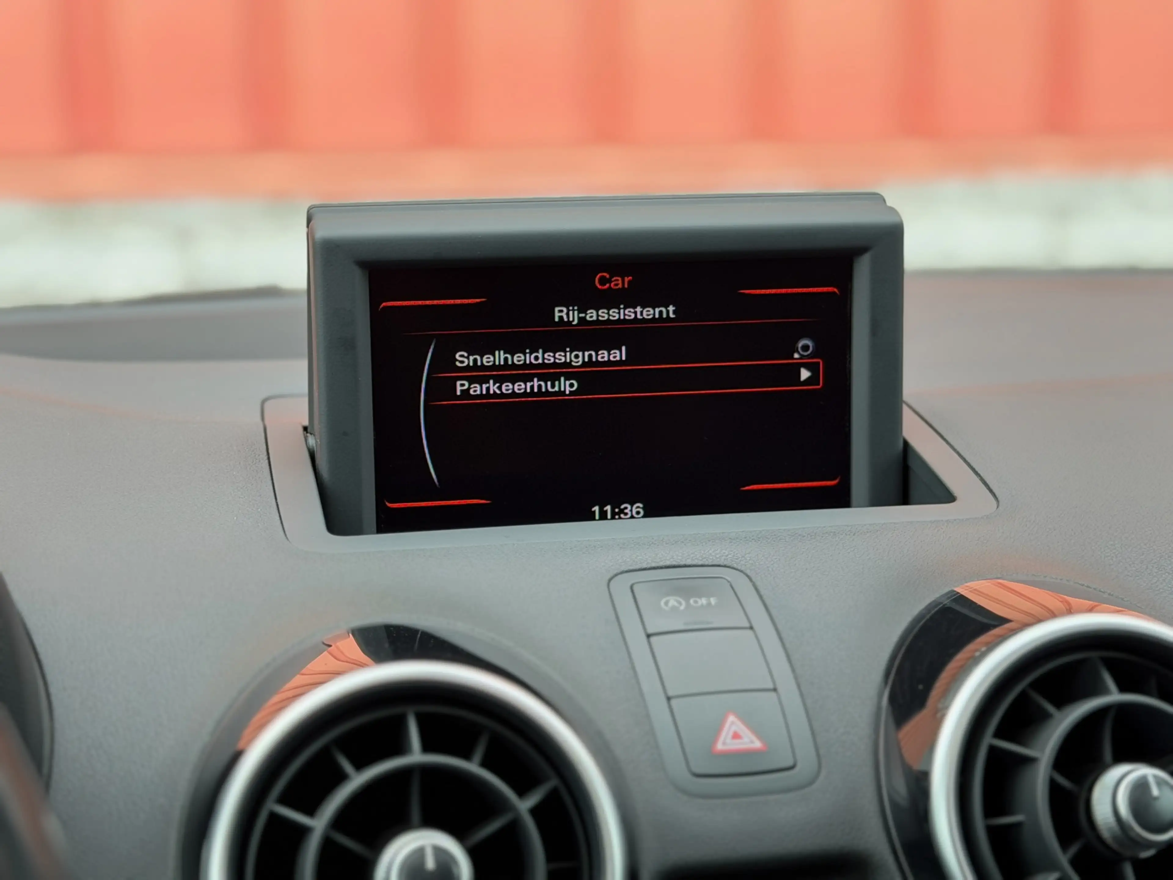 Audi A1 SPORTBACK 1.4 TFSI Pro Line S Pano Cruise PDC 18" — photo 24