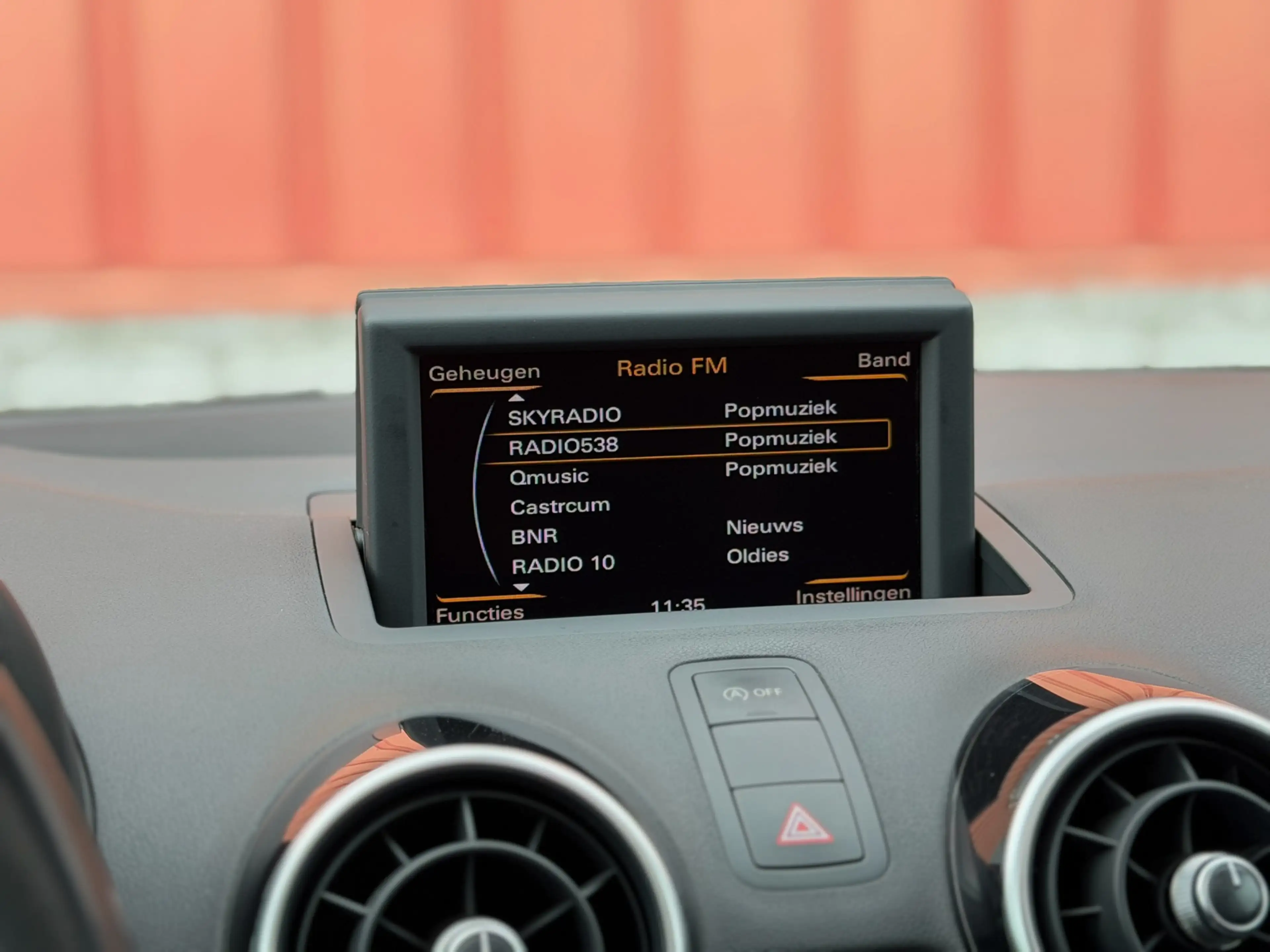 Audi A1 SPORTBACK 1.4 TFSI Pro Line S Pano Cruise PDC 18" — photo 23