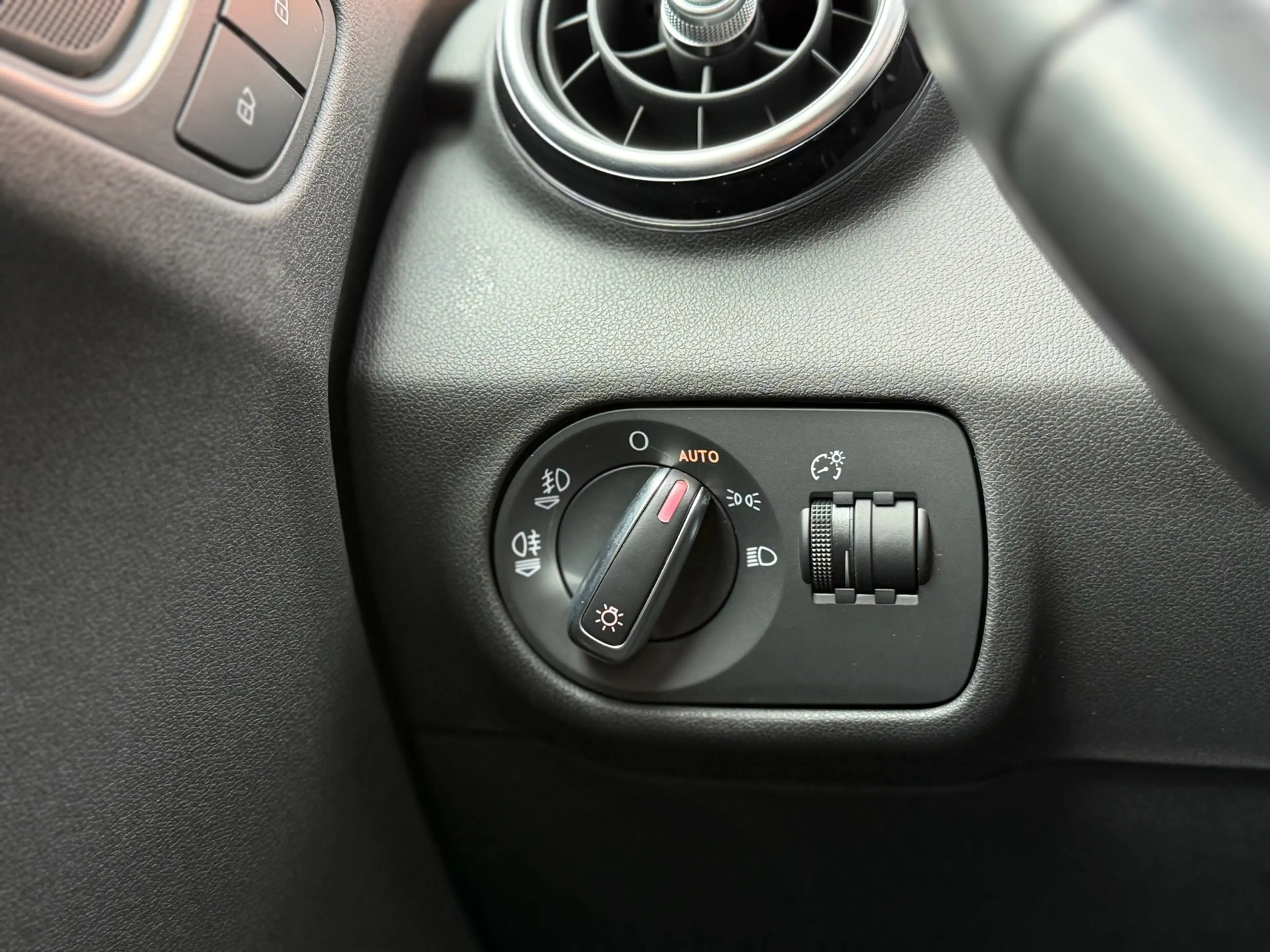 Audi A1 SPORTBACK 1.4 TFSI Pro Line S Pano Cruise PDC 18" — photo 29