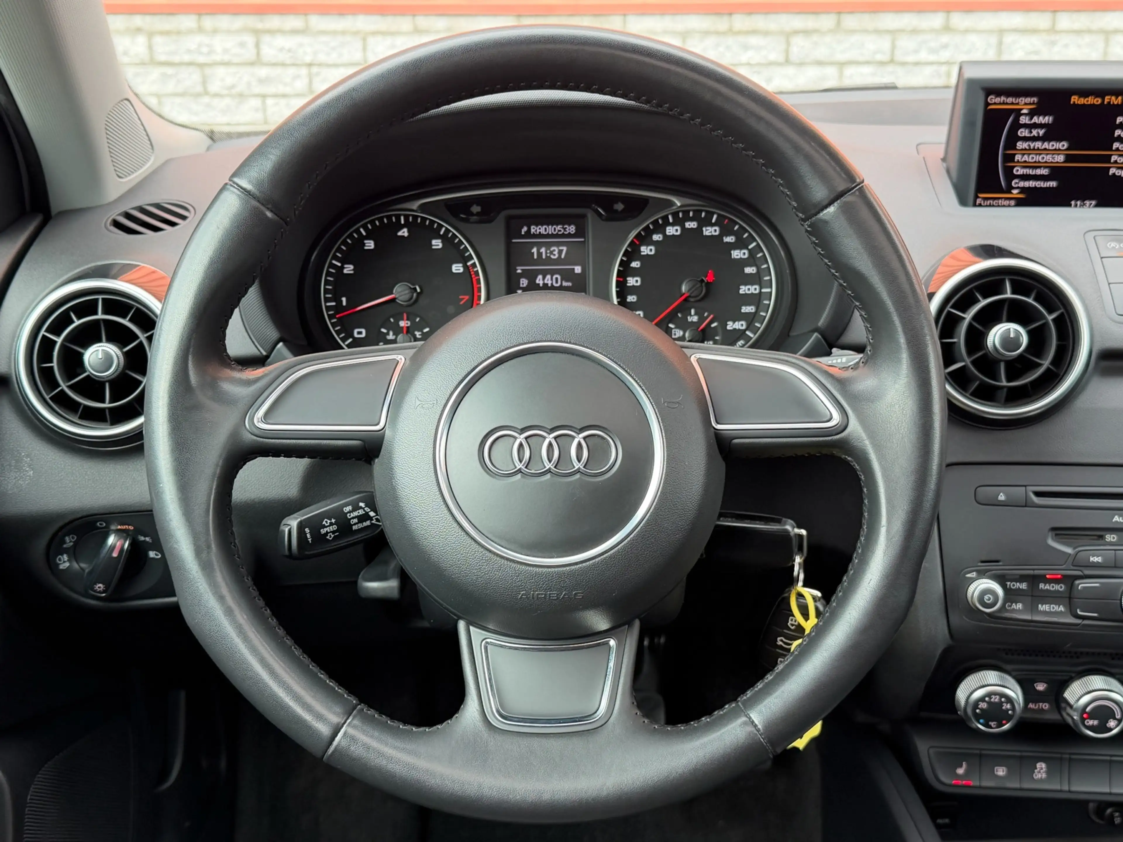 Audi A1 SPORTBACK 1.4 TFSI Pro Line S Pano Cruise PDC 18" — photo 26
