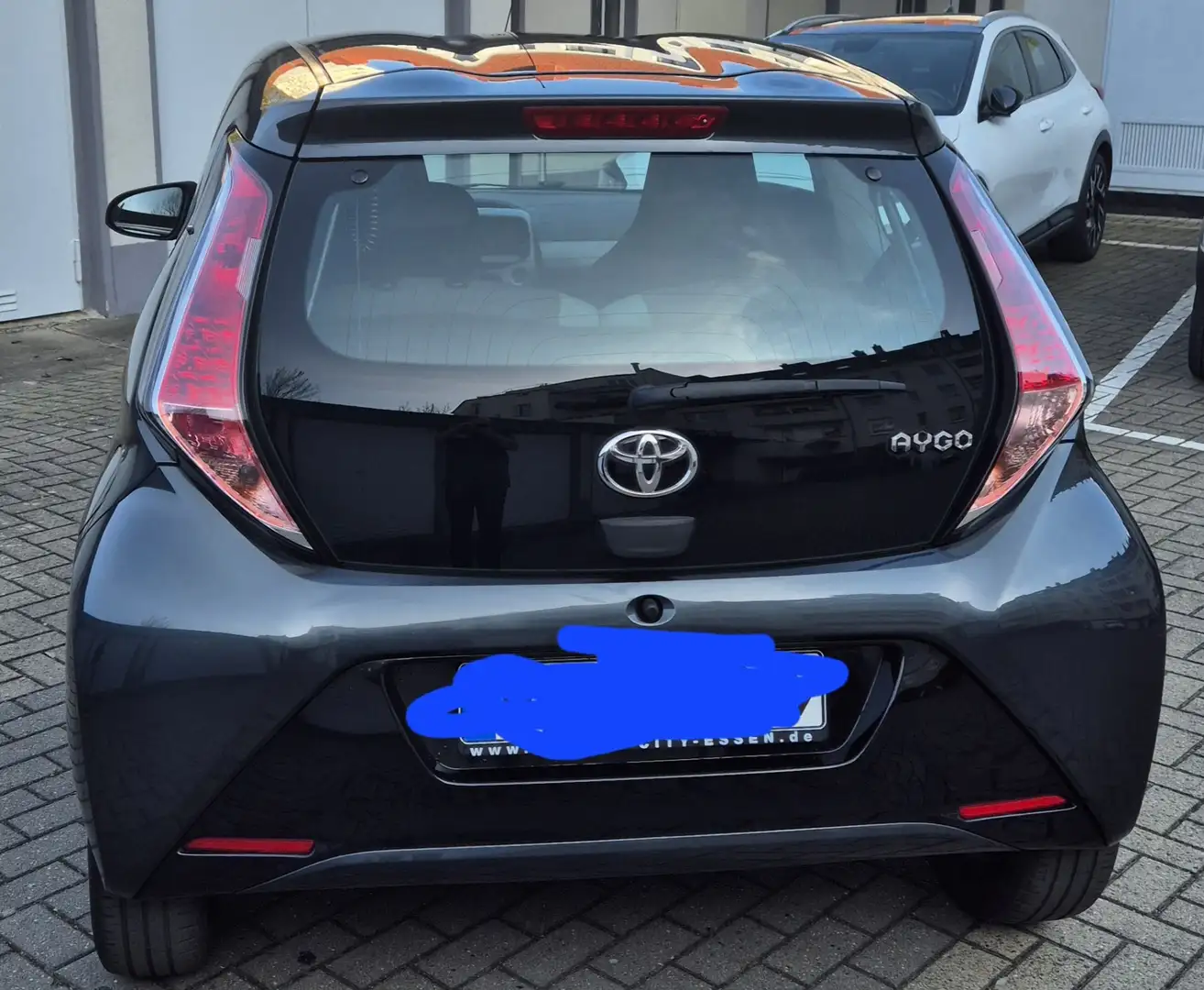 Toyota Aygo x-play touch Grau - 2