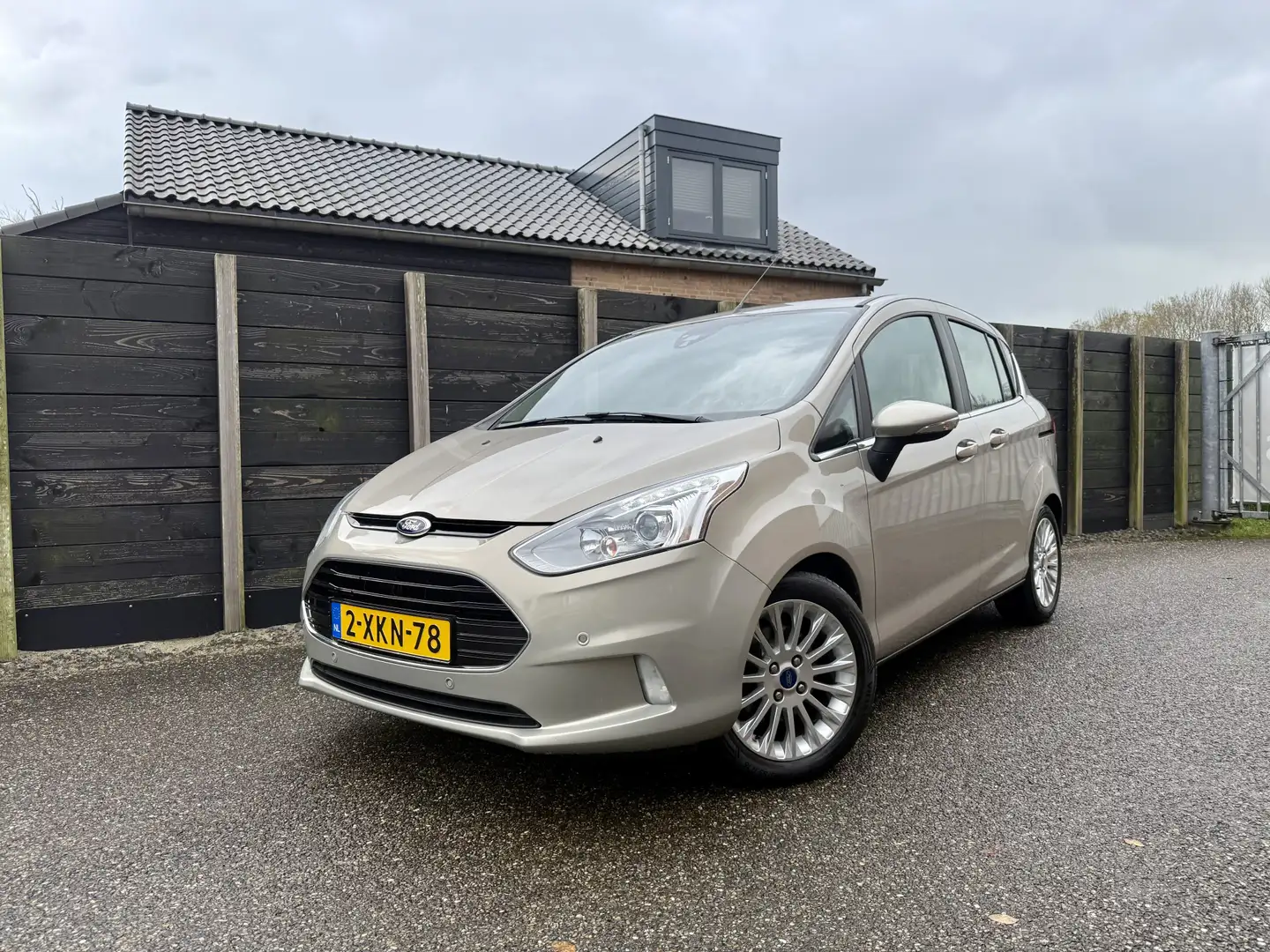 Ford B-Max 1.0 EcoBoost Titanium distributie nieuw Grau - 1