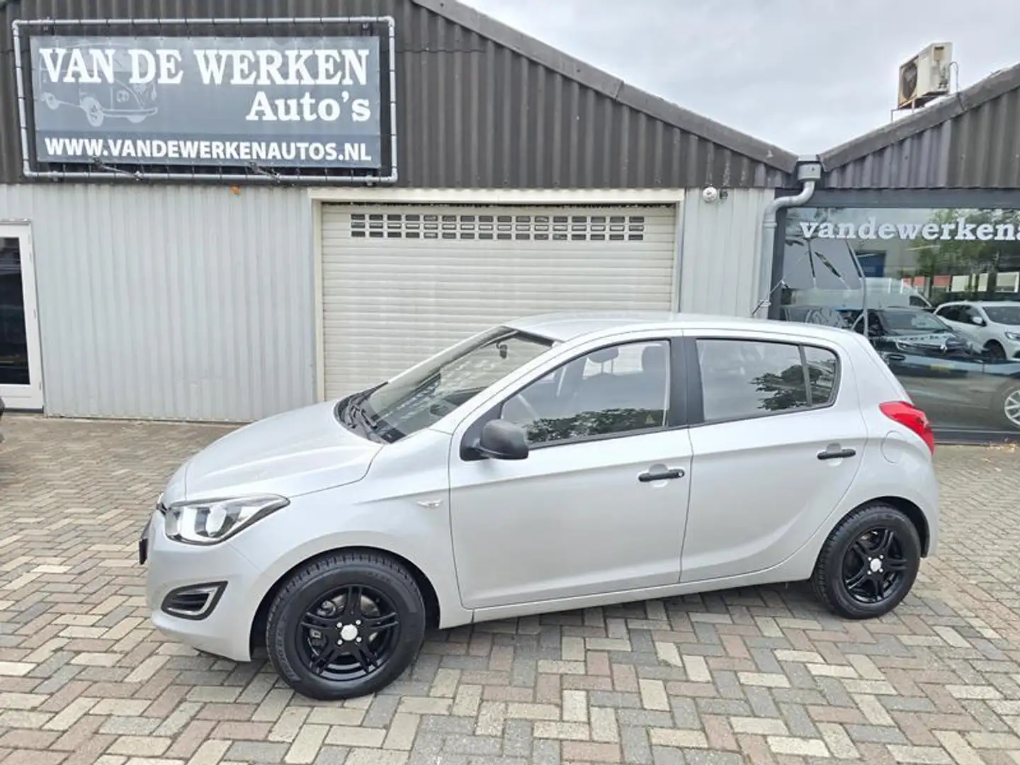Hyundai i20 1.2i 5drs Fifa World Cup EDITION Airco|Nw Apk!! Silver - 1
