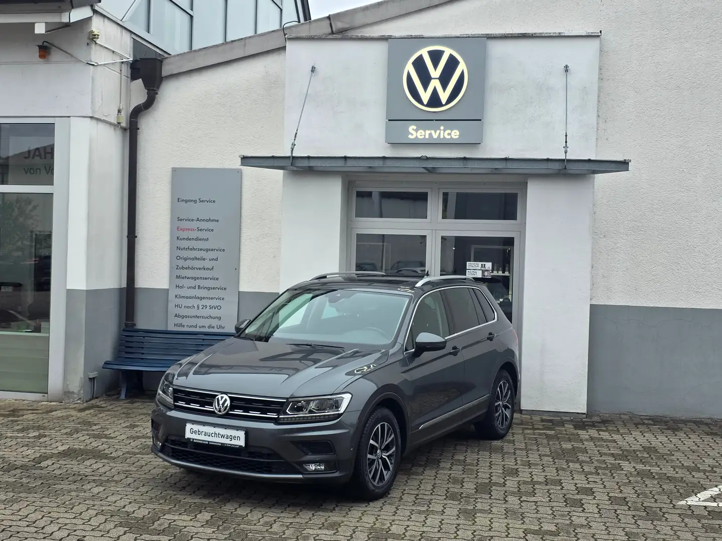 Volkswagen Tiguan Comfortline 1.5 TSI, AHK, Panorama-Schiebedach Grau - 1