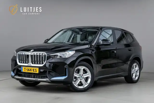 BMW iX1 xDrive30 Launch Edition 67 kWh Camera|Leder|NL-aut