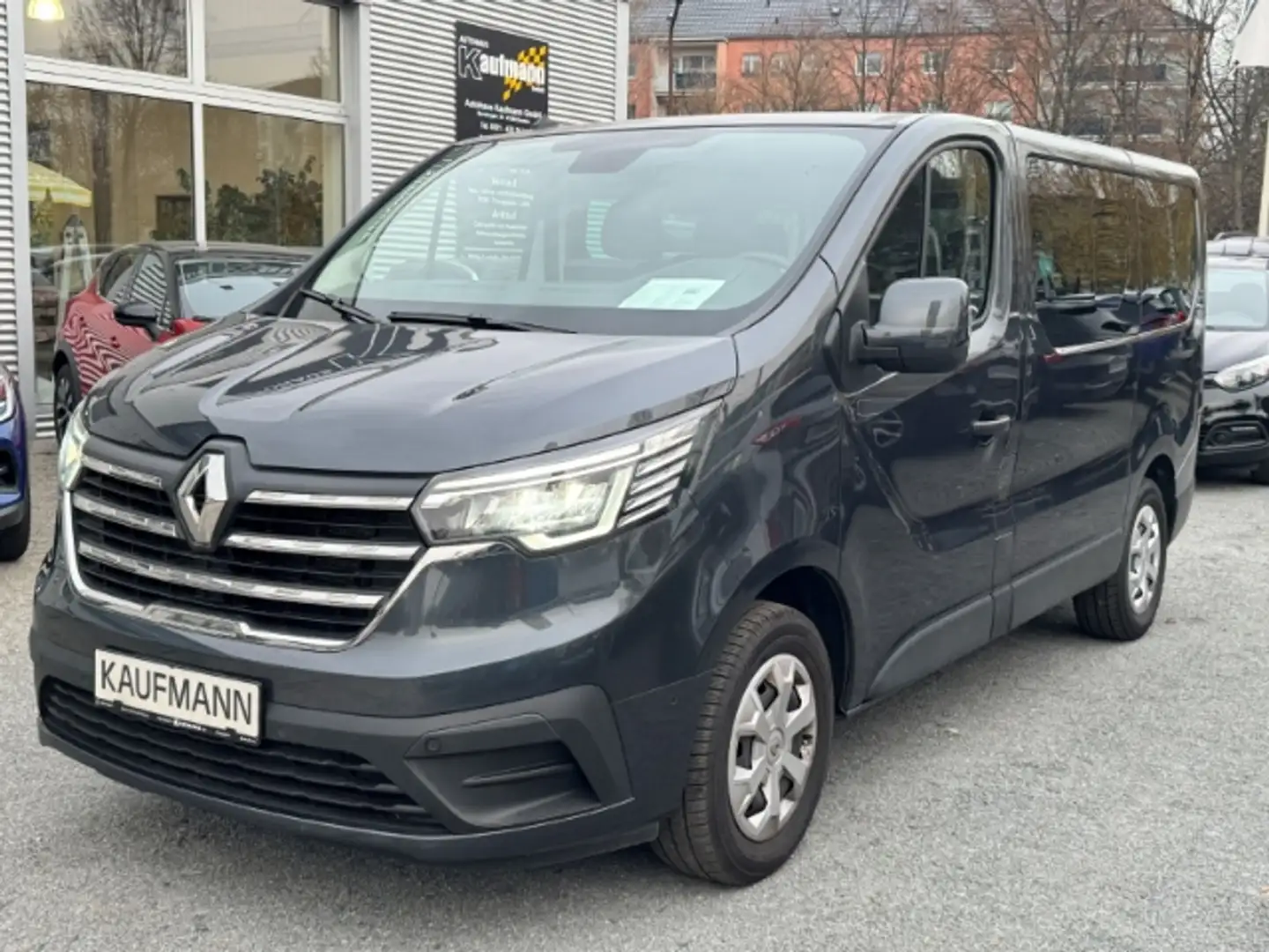 Renault Trafic Combi L1H1 3,0t Life dCi 150 EDC Grau - 1