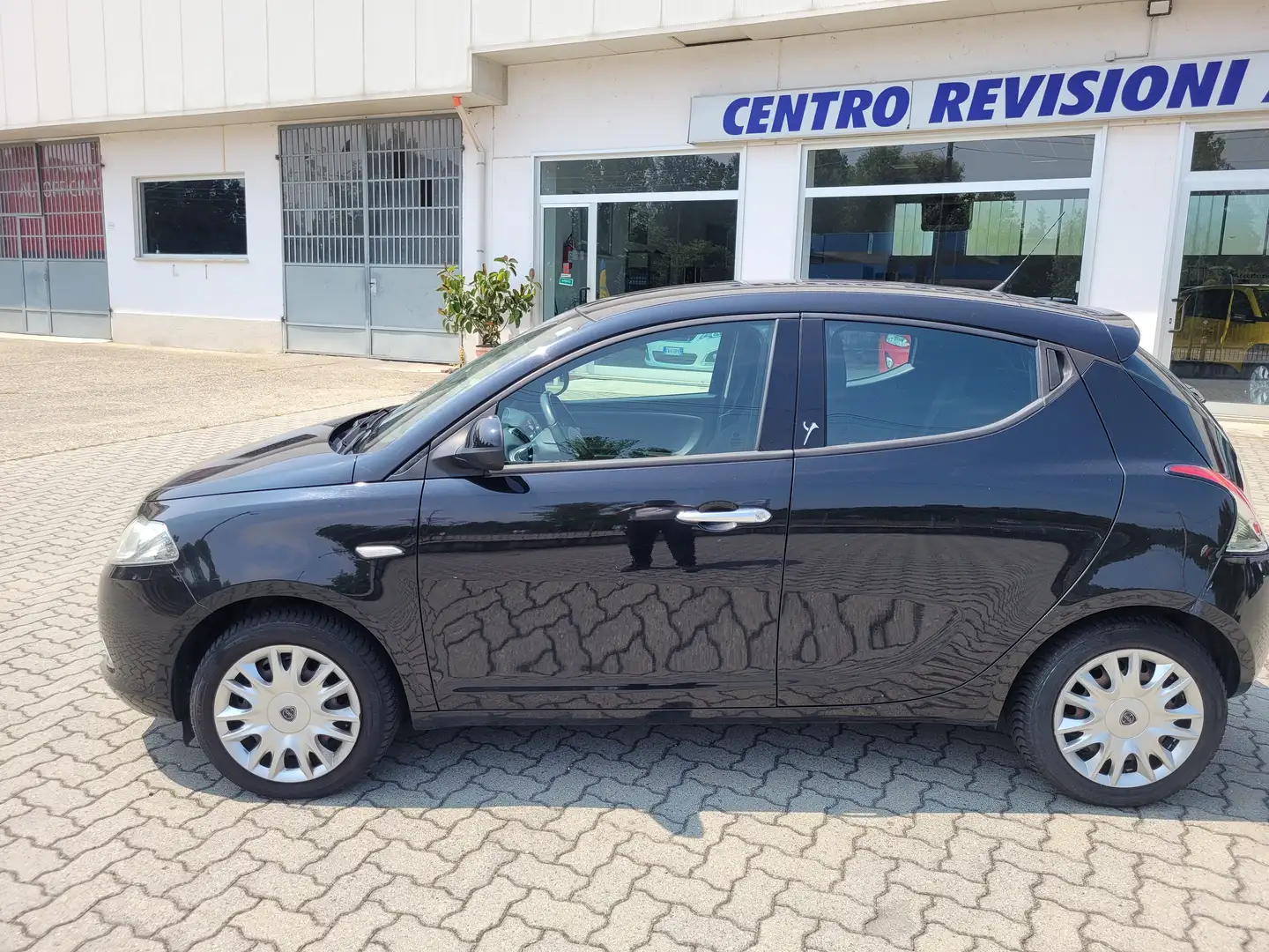 Lancia Ypsilon Ypsilon III 2011 1.2 8v Gold s Noir - 2