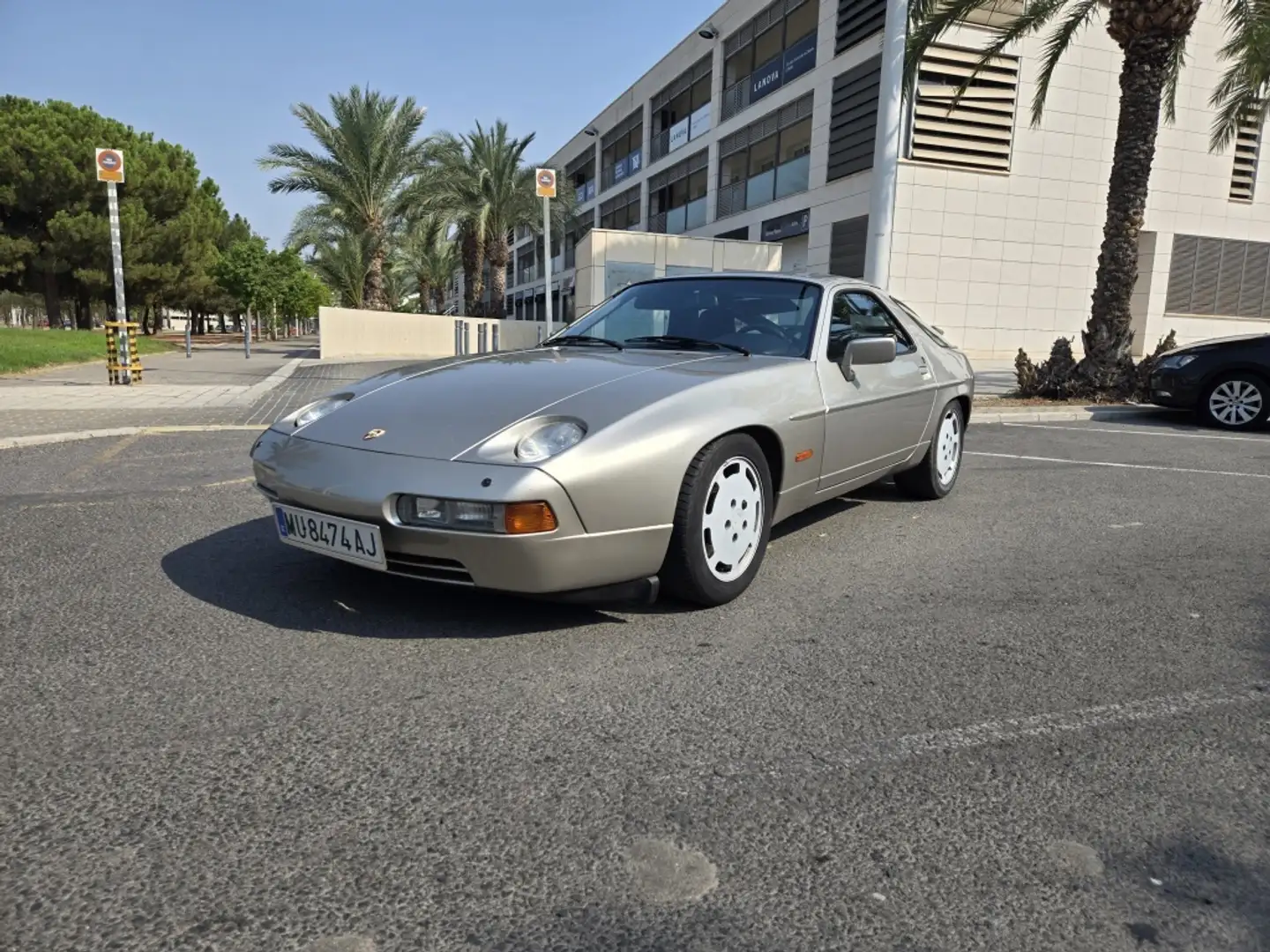 Porsche 928 5.0 S4 GT Aut. Šedá - 1