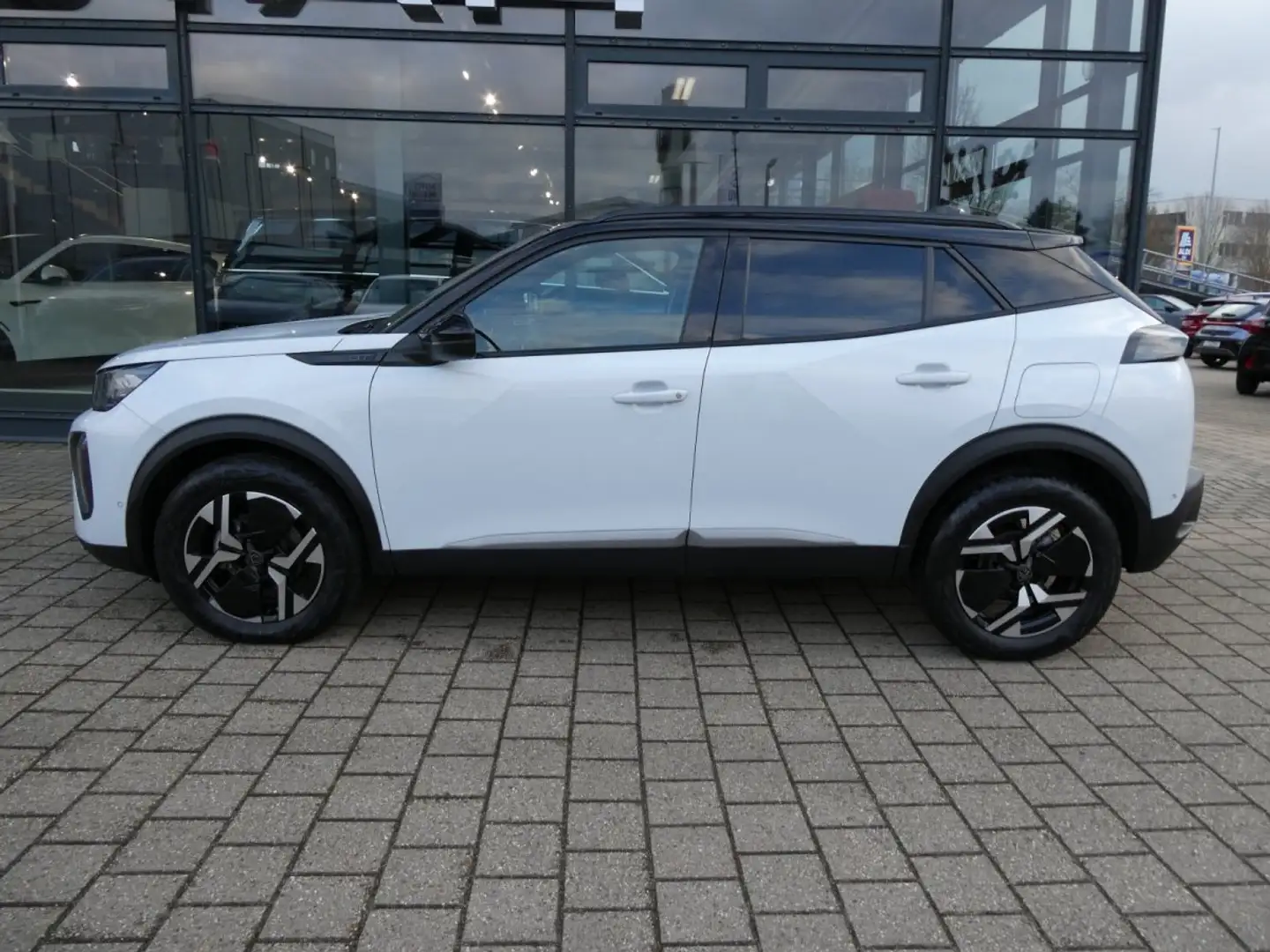 Peugeot 2008 1,2 PureTech 130 GT *Pano*360Grad*Keyless*Allwette Weiß - 2