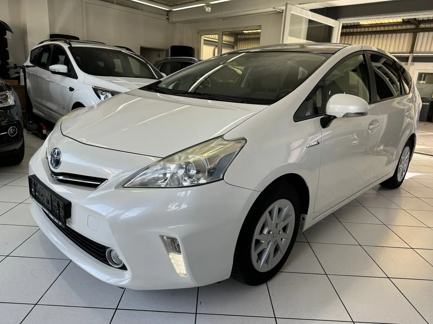 Toyota Prius Prius+ (Hybrid) Life *Kam*Pano*Standh*JBL Weiß - 2