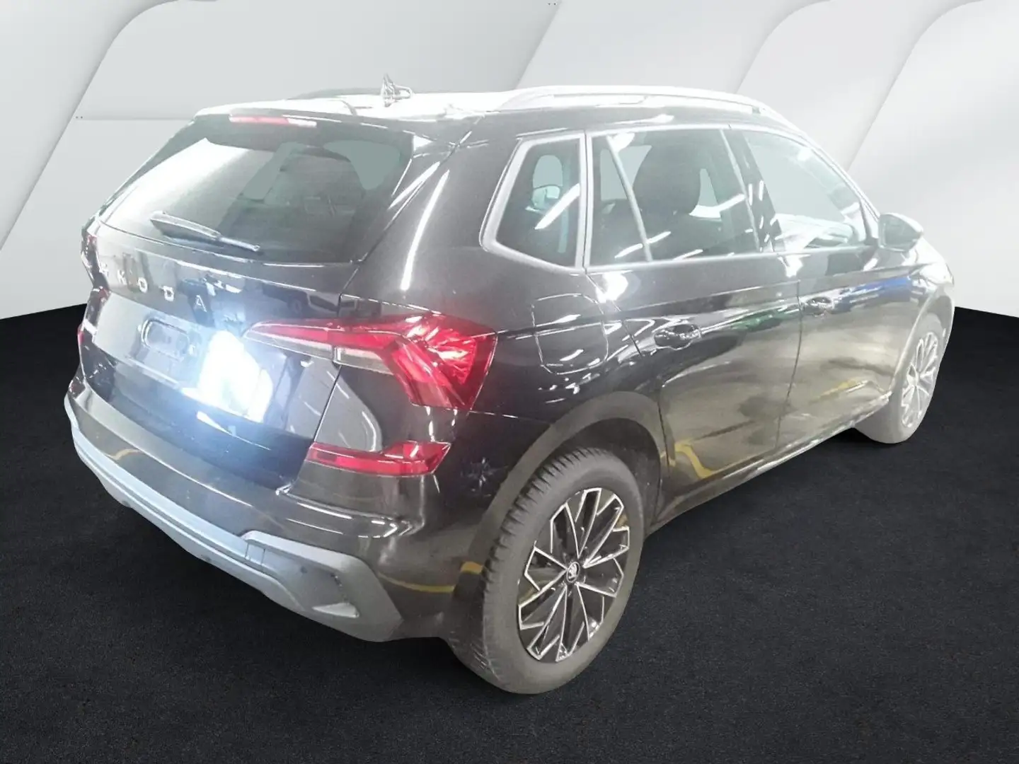 Skoda Kamiq Selection Tour 1.5 TSI DSG AHK+MATRIX+elHK Klima Schwarz - 2