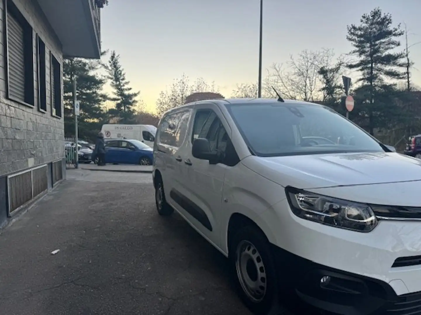 Toyota Proace City passo lungo anno 2020  6d tenp 3 posti Bianco - 2