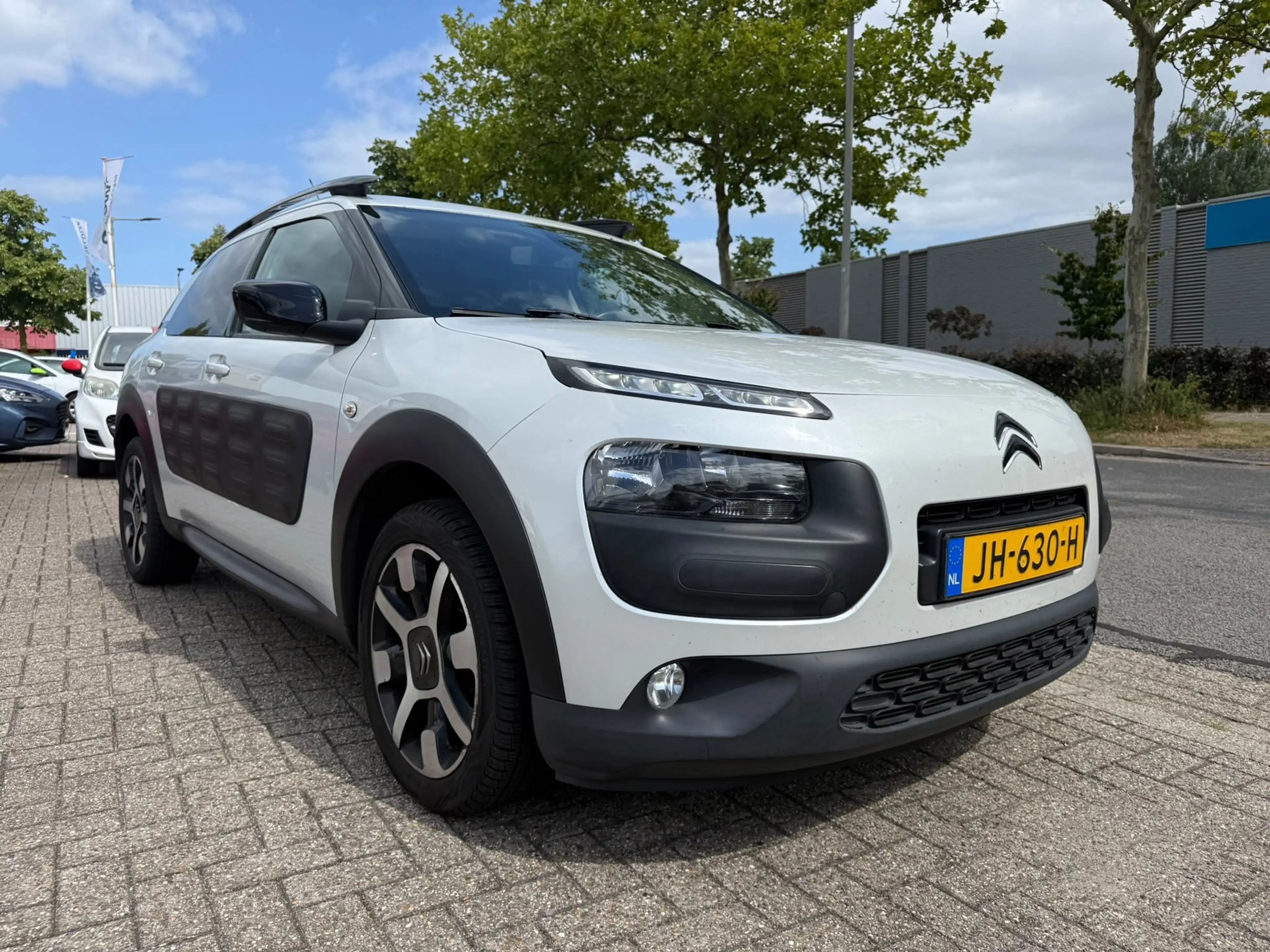 Citroen C4 Cactus 1.2 PureTech Shine, Navi, NAP, dealer onderhouden — photo 19