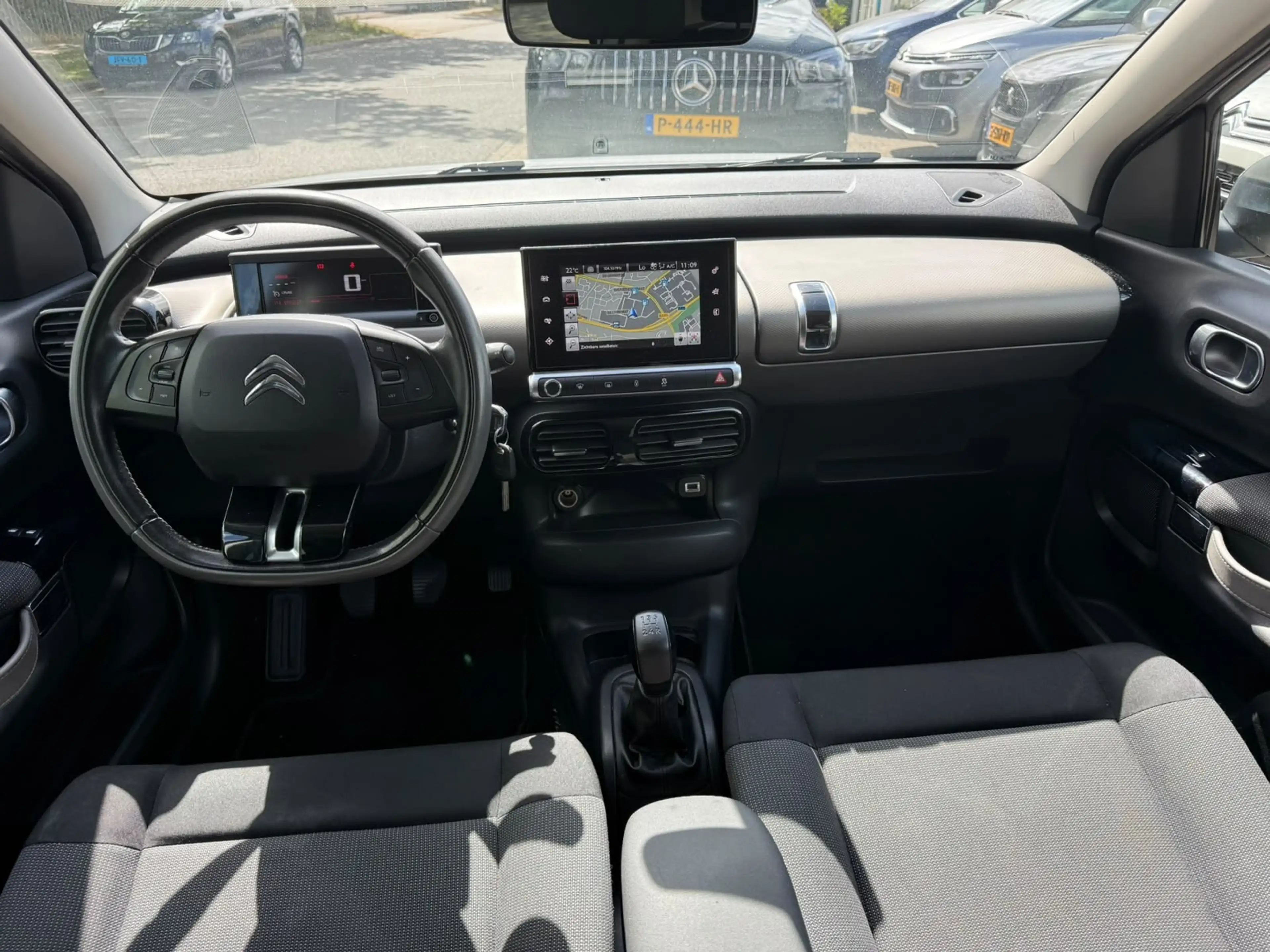 Citroen C4 Cactus 1.2 PureTech Shine, Navi, NAP, dealer onderhouden — photo 3