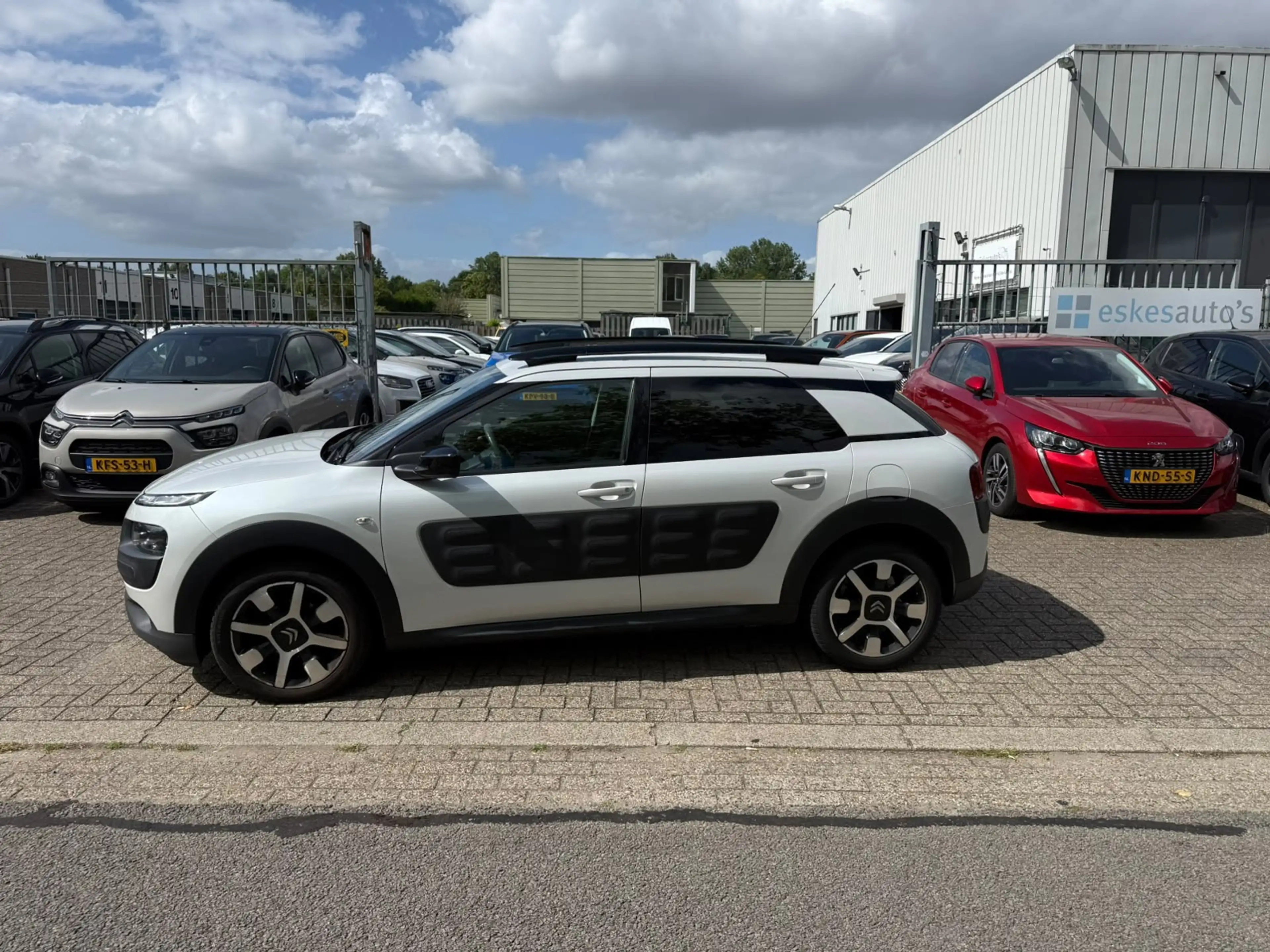 Citroen C4 Cactus 1.2 PureTech Shine, Navi, NAP, dealer onderhouden — photo 8