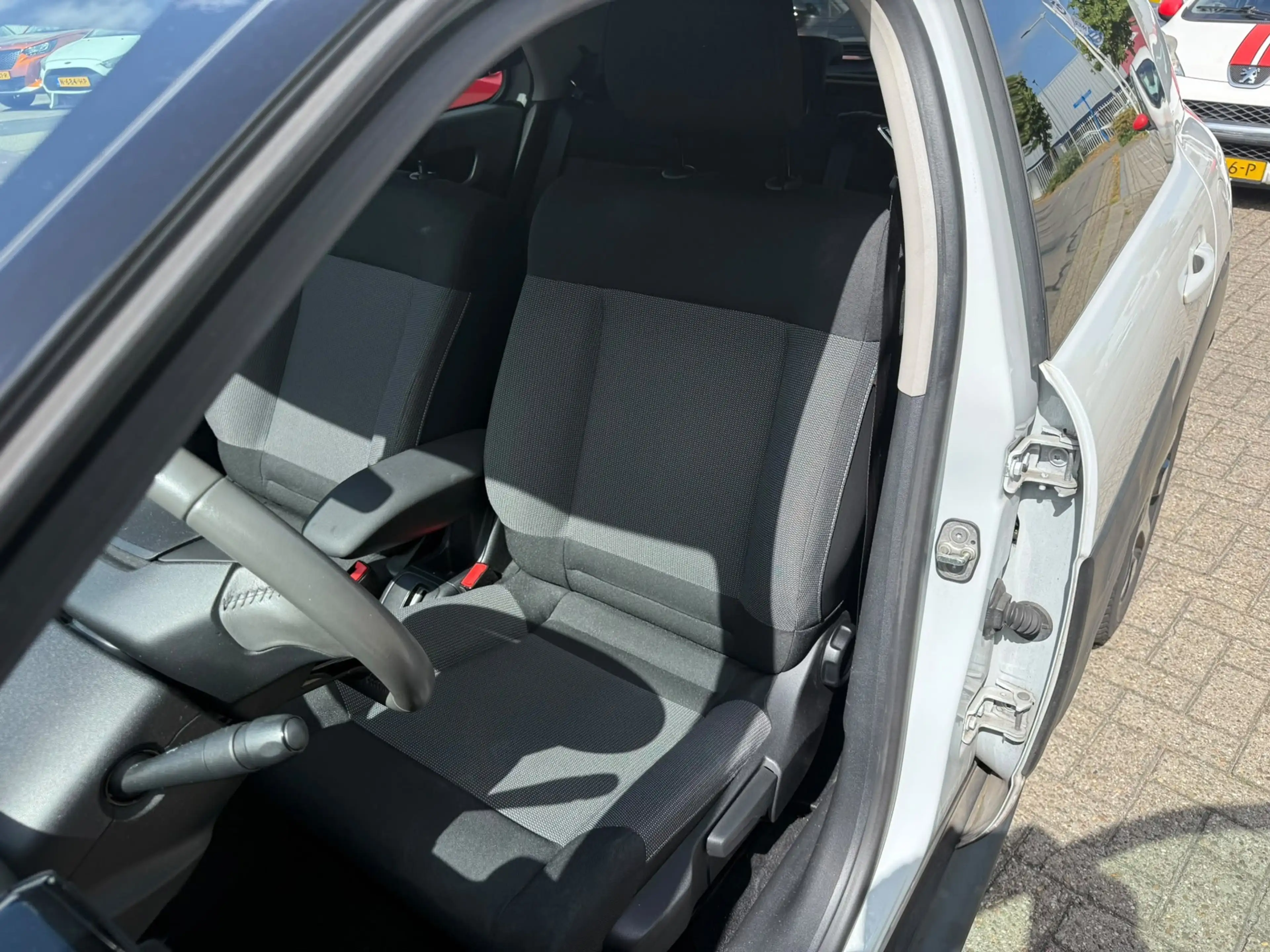Citroen C4 Cactus 1.2 PureTech Shine, Navi, NAP, dealer onderhouden — photo 10