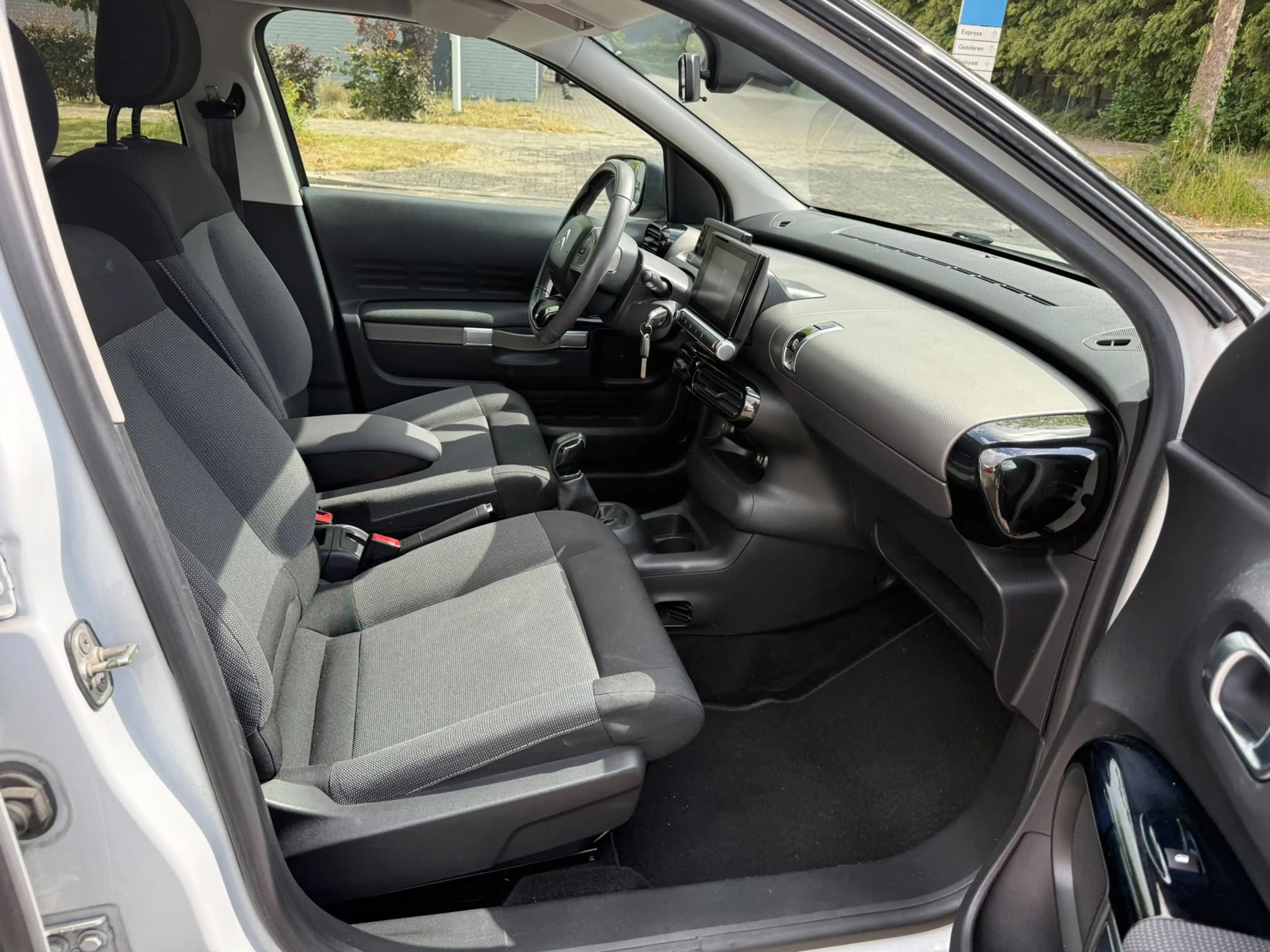 Citroen C4 Cactus 1.2 PureTech Shine, Navi, NAP, dealer onderhouden — photo 11
