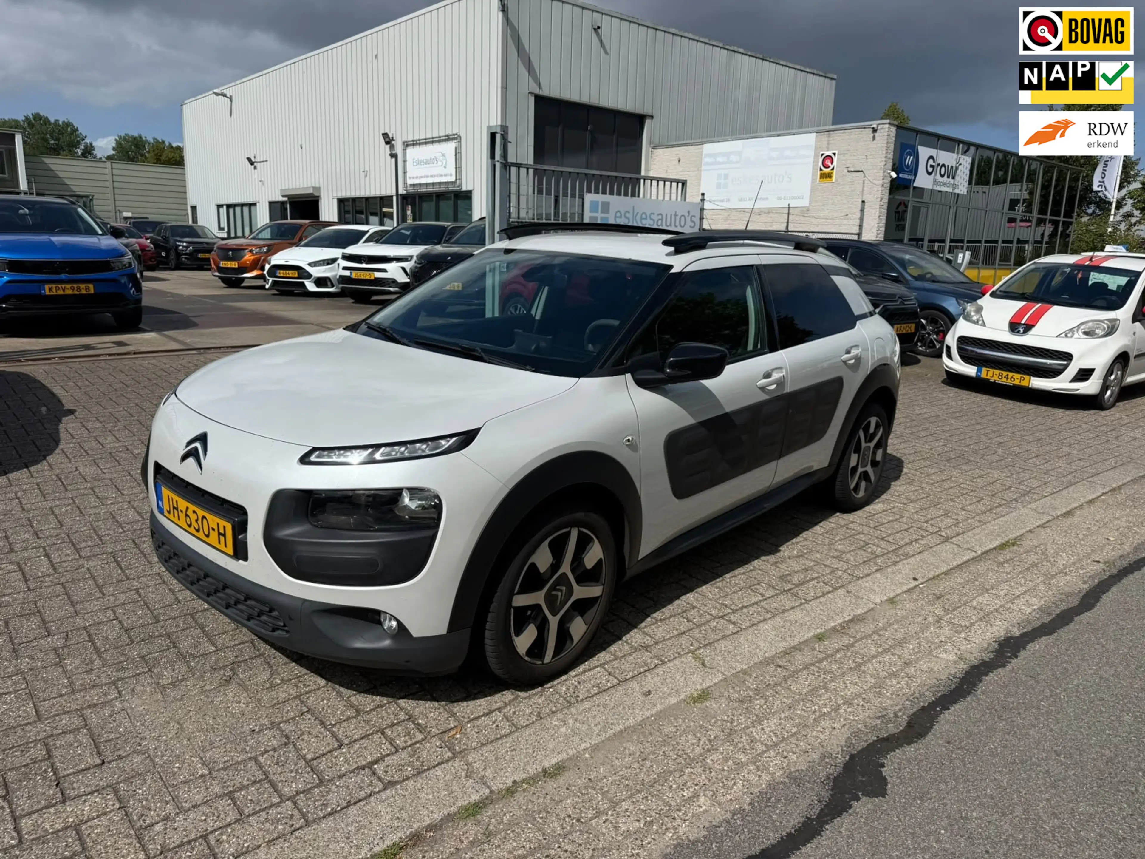 Citroen C4 Cactus 1.2 PureTech Shine, Navi, NAP, dealer onderhouden