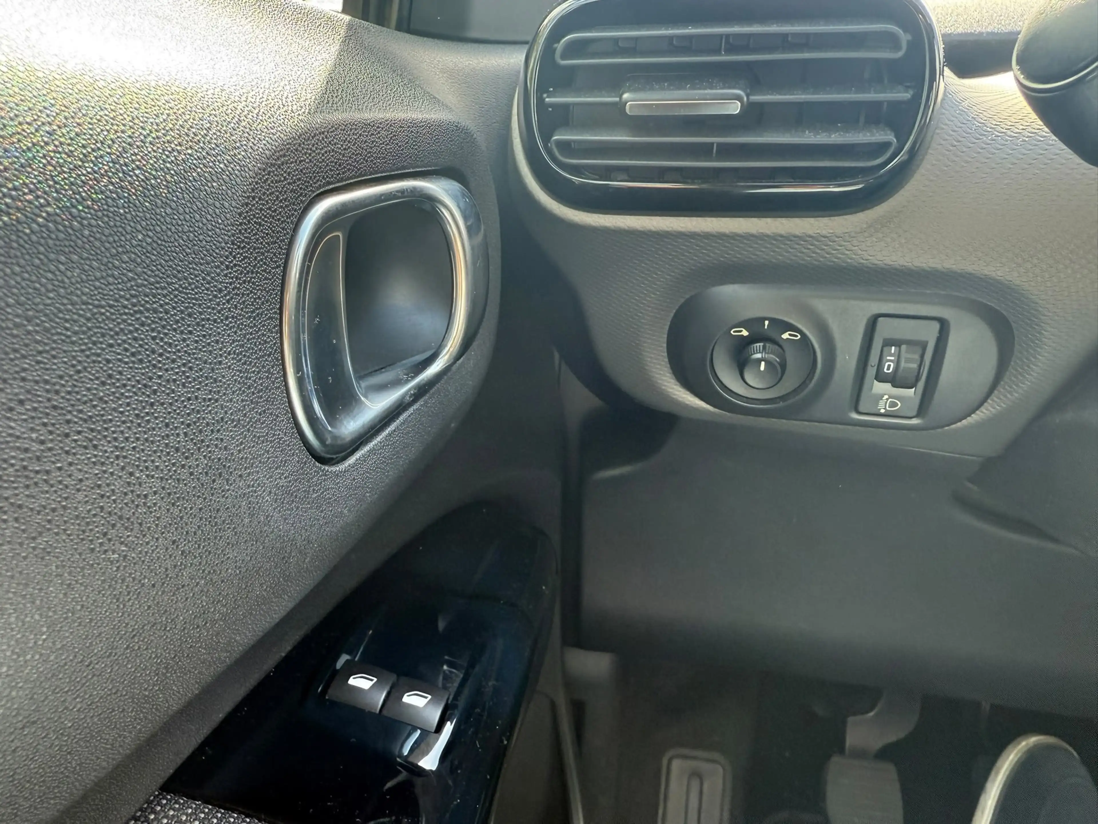 Citroen C4 Cactus 1.2 PureTech Shine, Navi, NAP, dealer onderhouden — photo 16