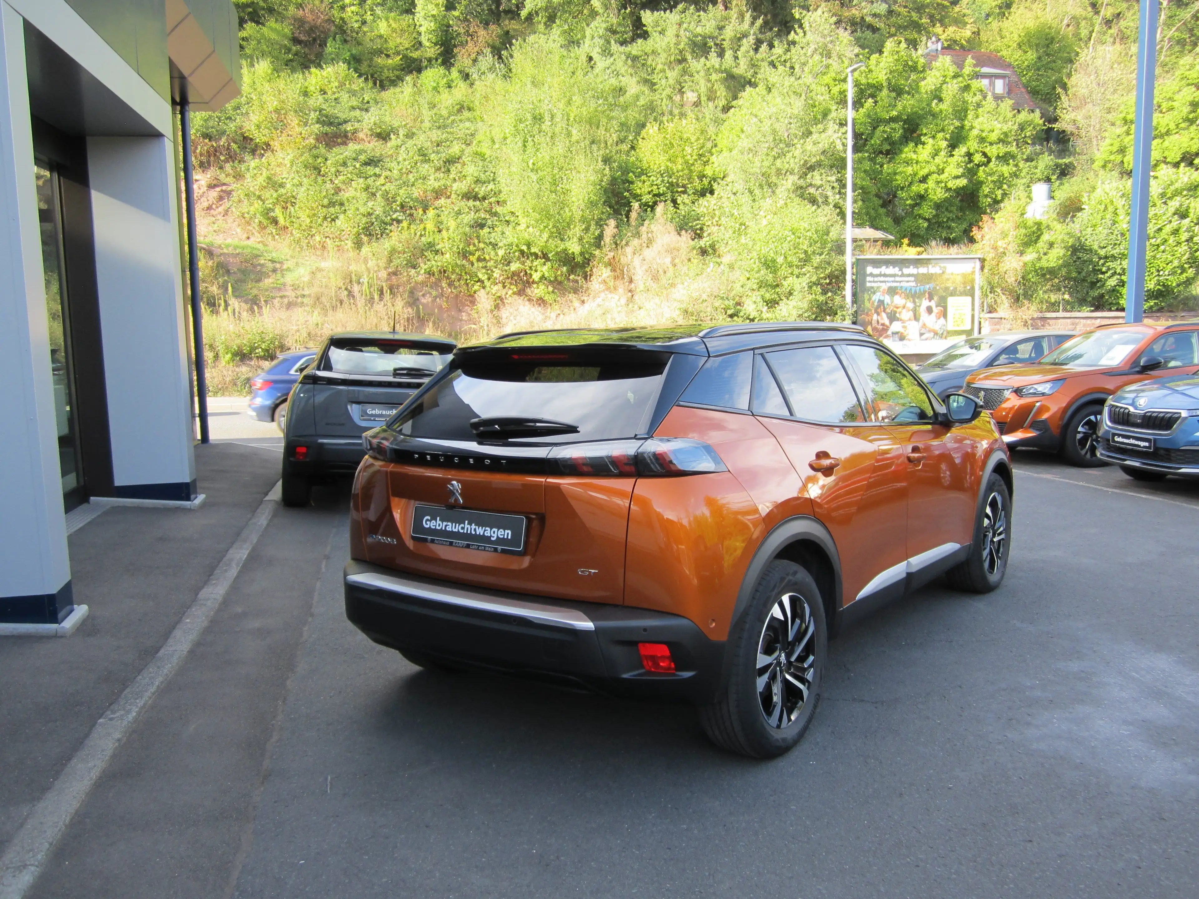 Peugeot e-2008 GT — photo 4