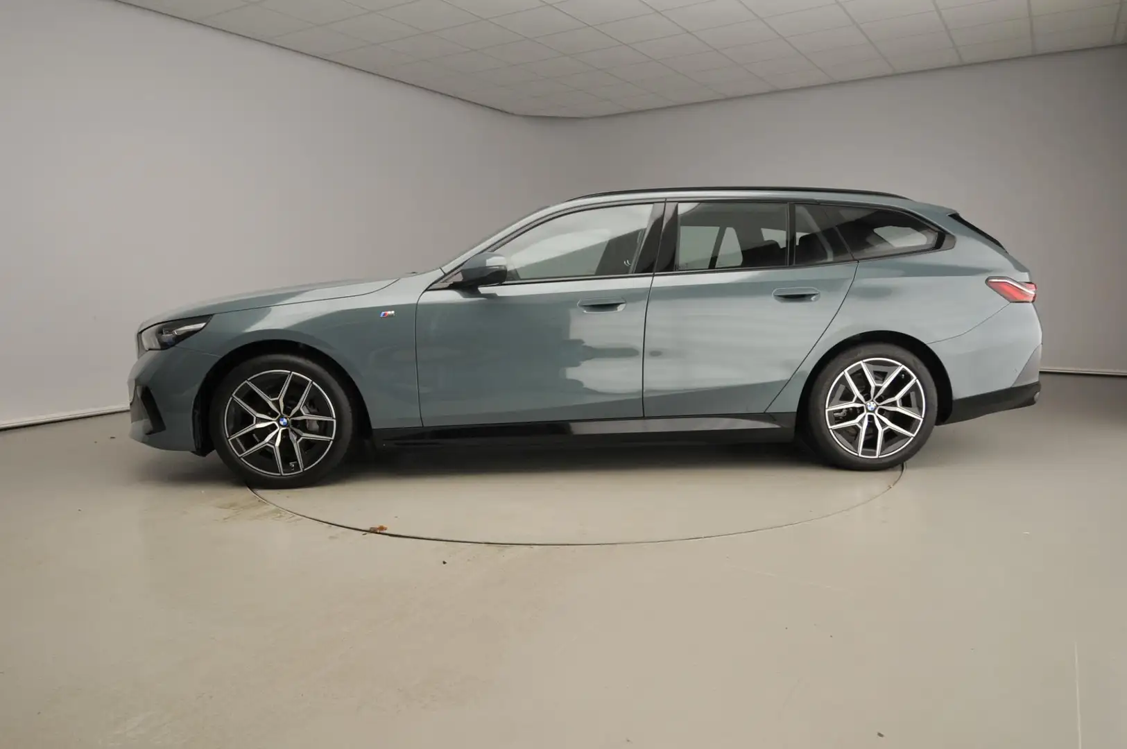 BMW i5 Touring eDrive40 | M-Sportpakket | LED | Navigatie Groen - 2