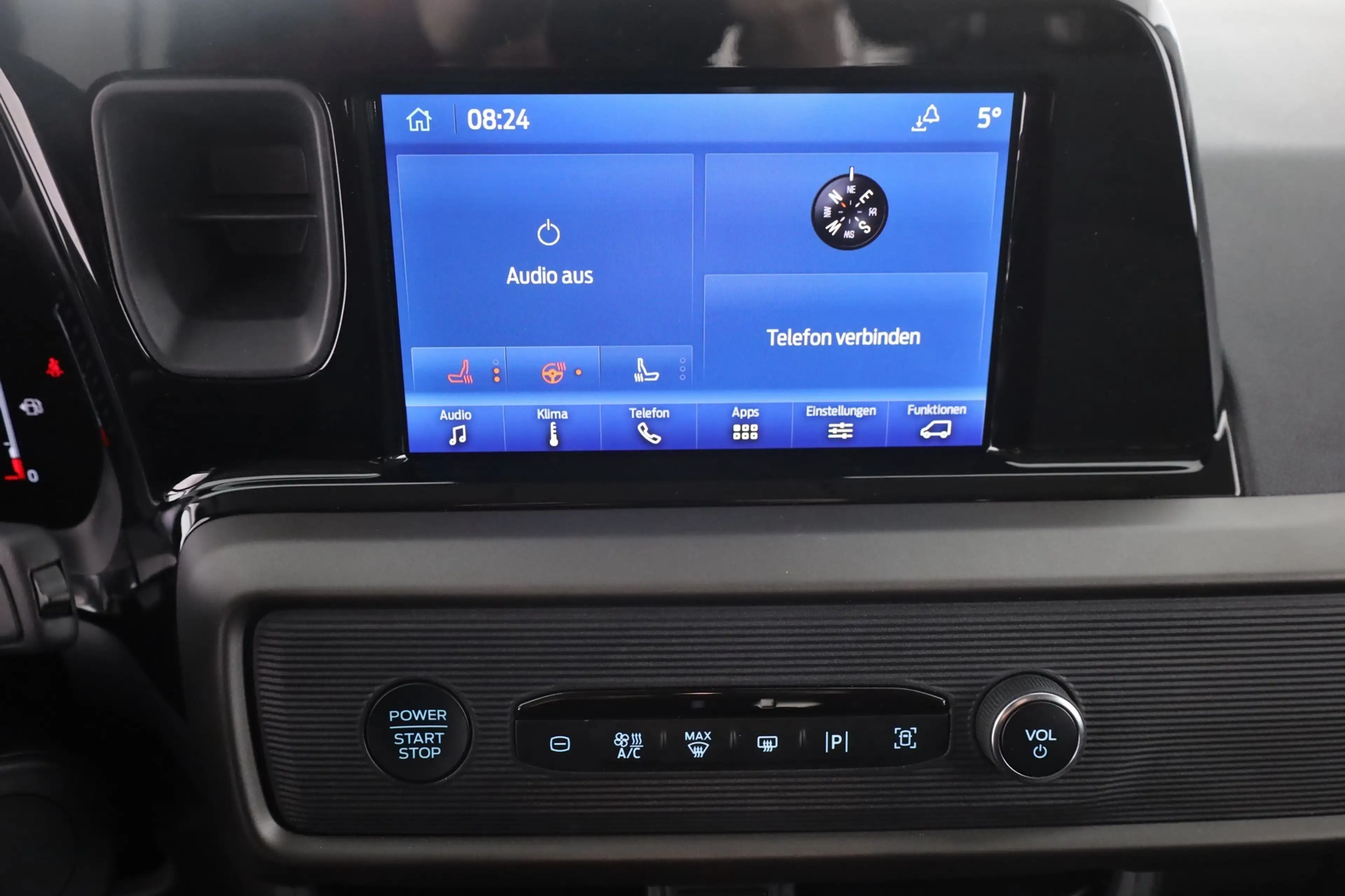 Ford Tourneo Courier Titanium 1.0 EB AHK Kamera — photo 12