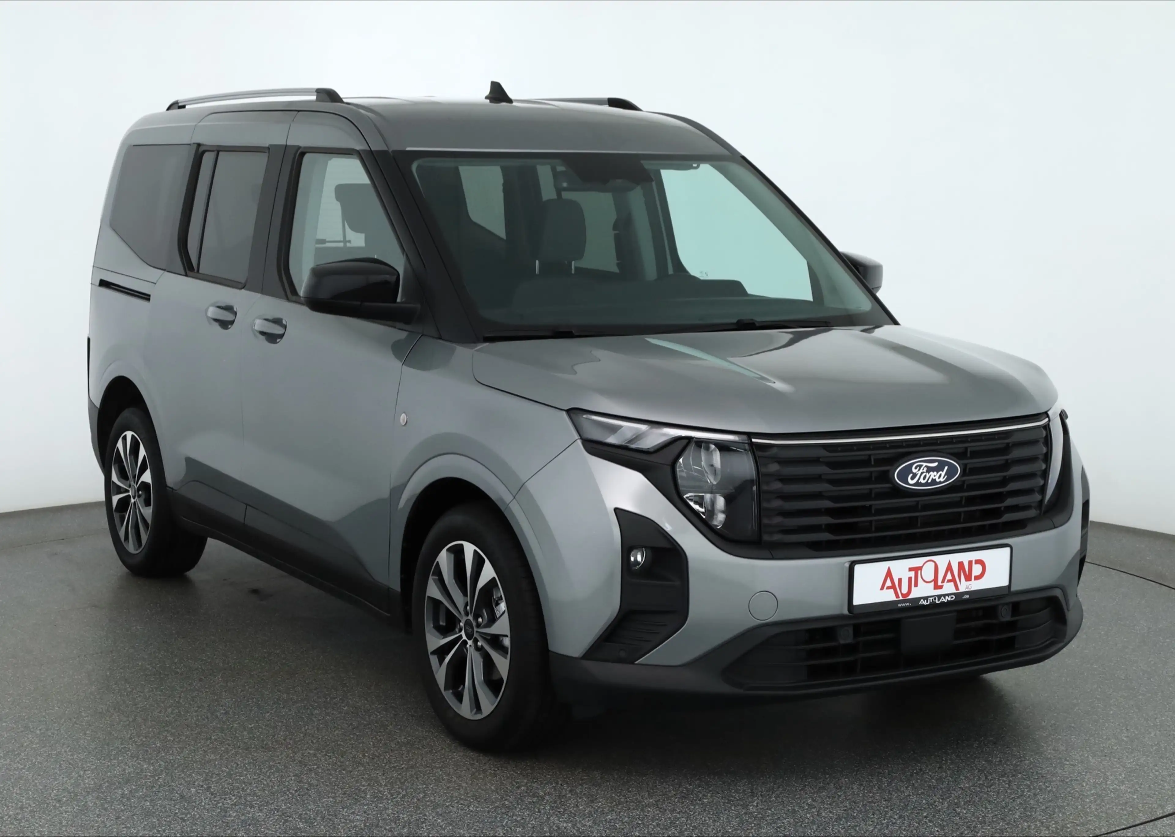 Ford Tourneo Courier Titanium 1.0 EB AHK Kamera — photo 8