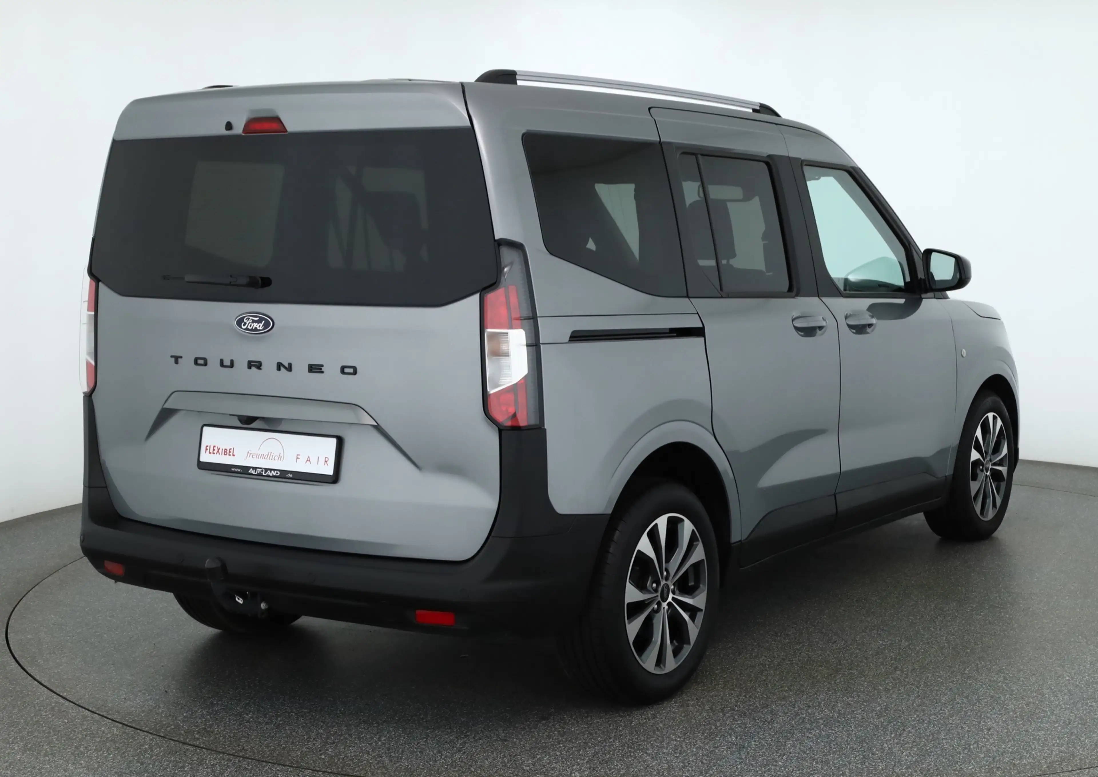 Ford Tourneo Courier Titanium 1.0 EB AHK Kamera — photo 6