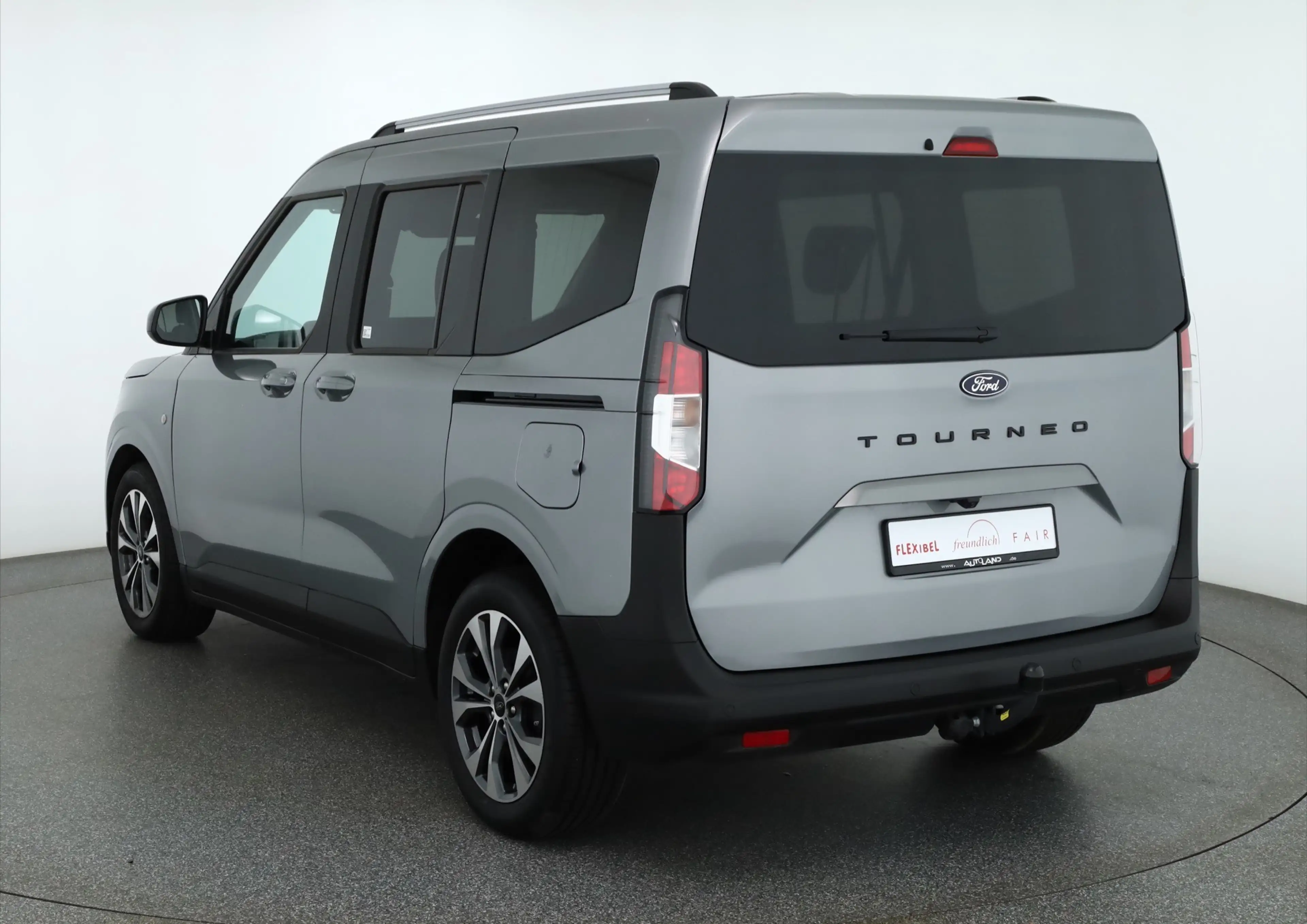Ford Tourneo Courier Titanium 1.0 EB AHK Kamera — photo 4
