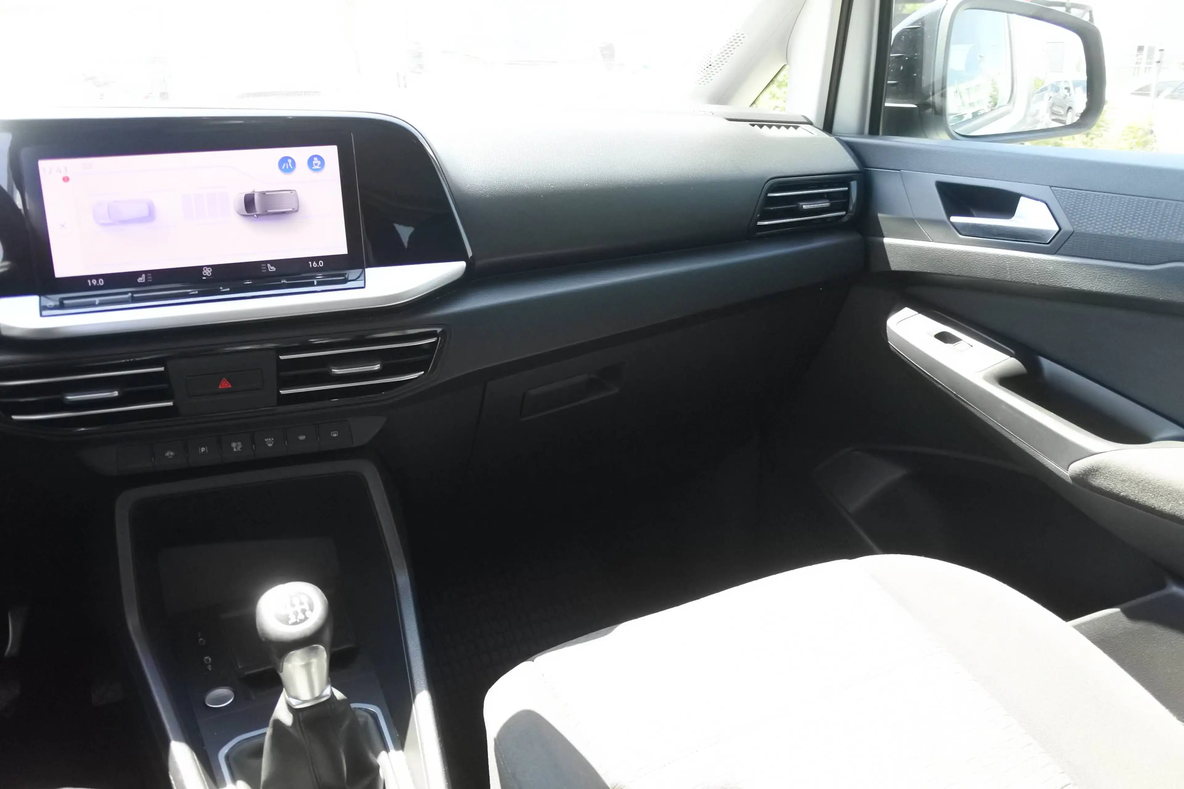 Ford Tourneo Connect Tourneo Connect 2,0 EcoBlue XL Titanium — photo 12