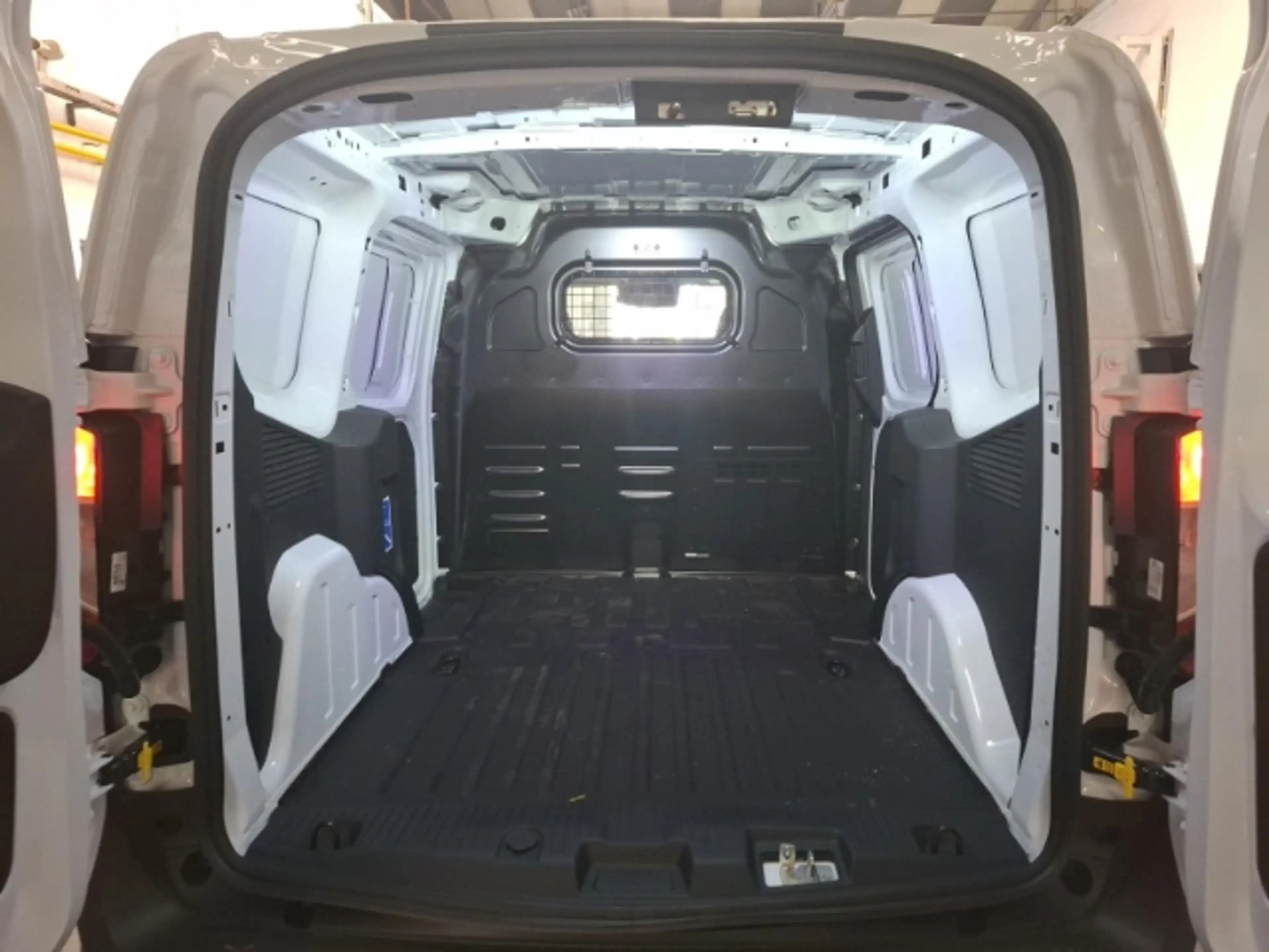 Ford Transit Courier Trend 1,5 l EcoBlue Kamera+Navi+Carplay+Klima+Temp — photo 12