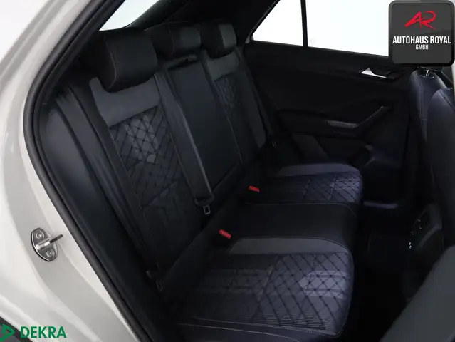 Volkswagen T-Roc view 12