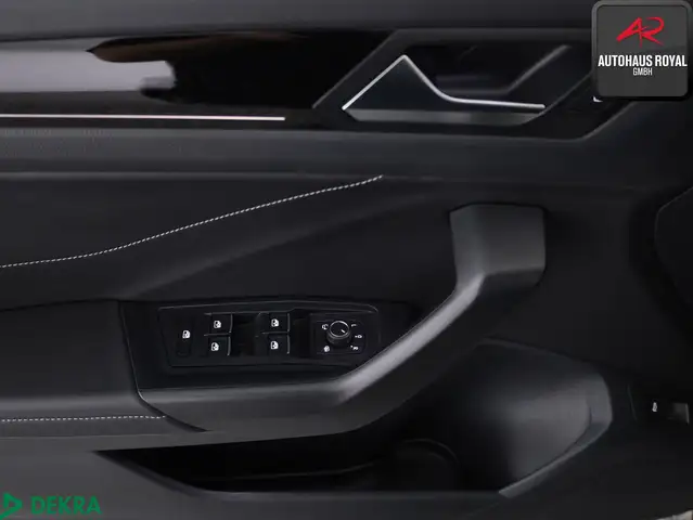 Volkswagen T-Roc view 14