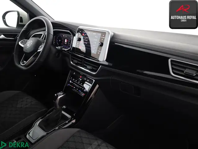 Volkswagen T-Roc view 10