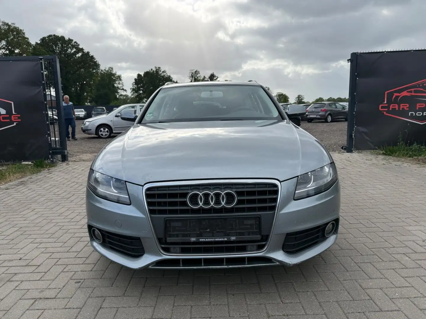 Audi A4 Avant Attraction AUTOMATIK/PANORAMADACH/SHZ Gris - 2