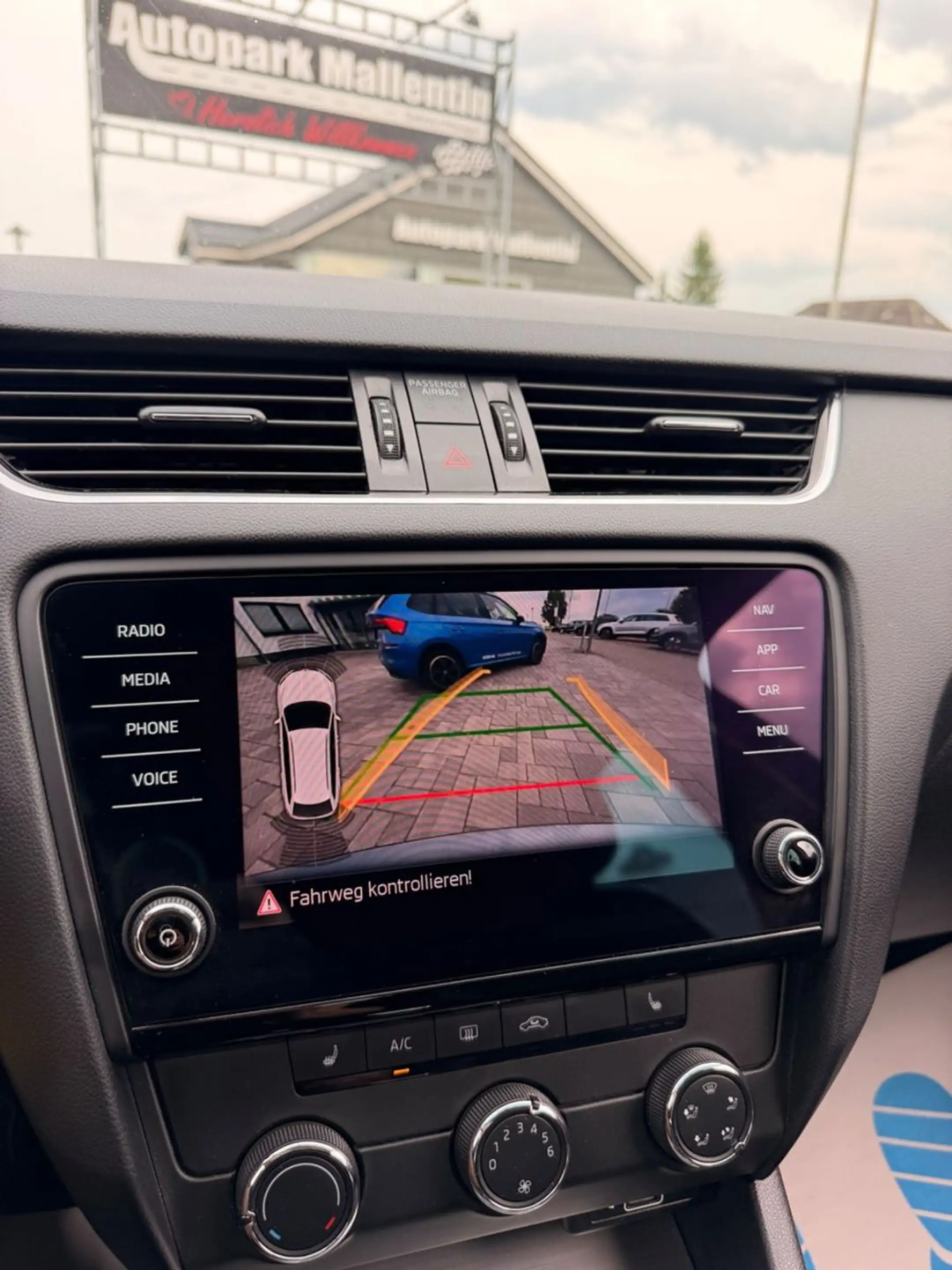 Skoda Octavia Combi Ambition *1.HAND*NAVI*DAB* — photo 14
