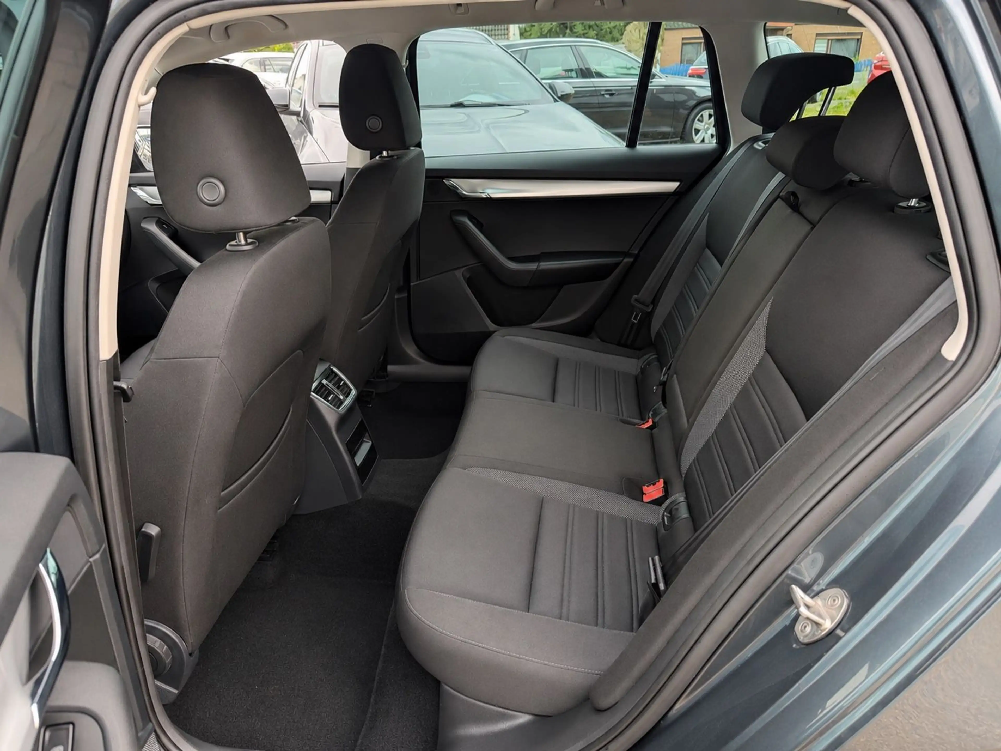 Skoda Octavia Combi Ambition *1.HAND*NAVI*DAB* — photo 9