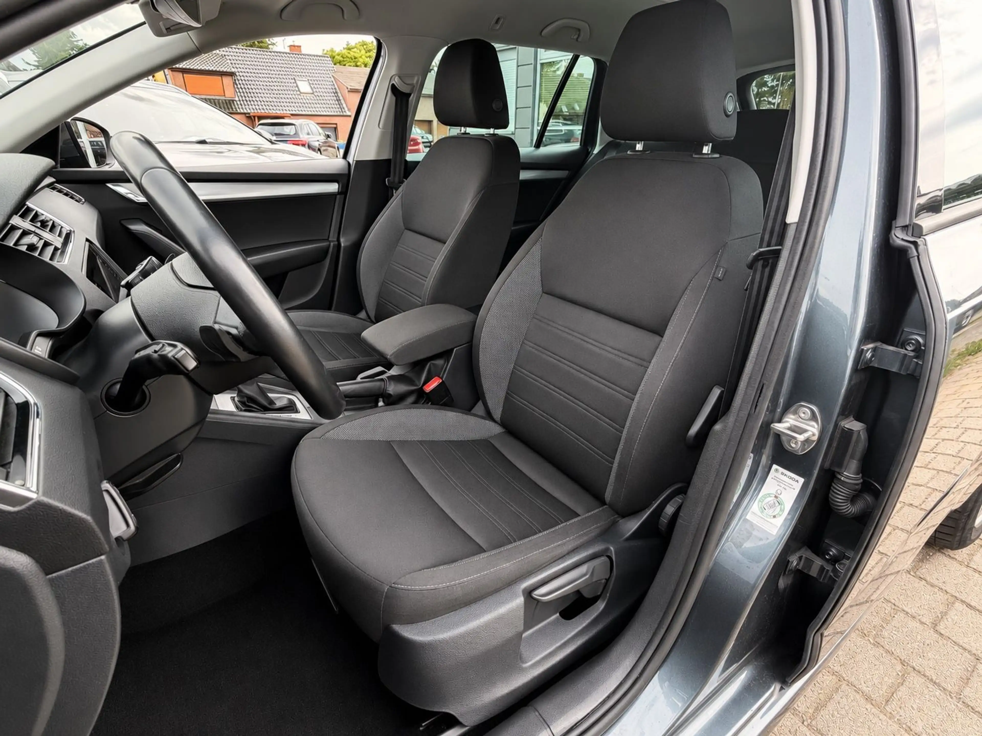 Skoda Octavia Combi Ambition *1.HAND*NAVI*DAB* — photo 8