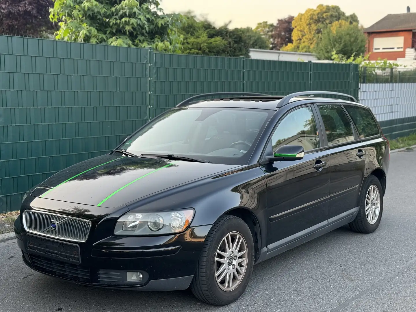 Volvo V50 1.8 Momentum-KLIMA-AHK-SCHIEBEDACH Schwarz - 1