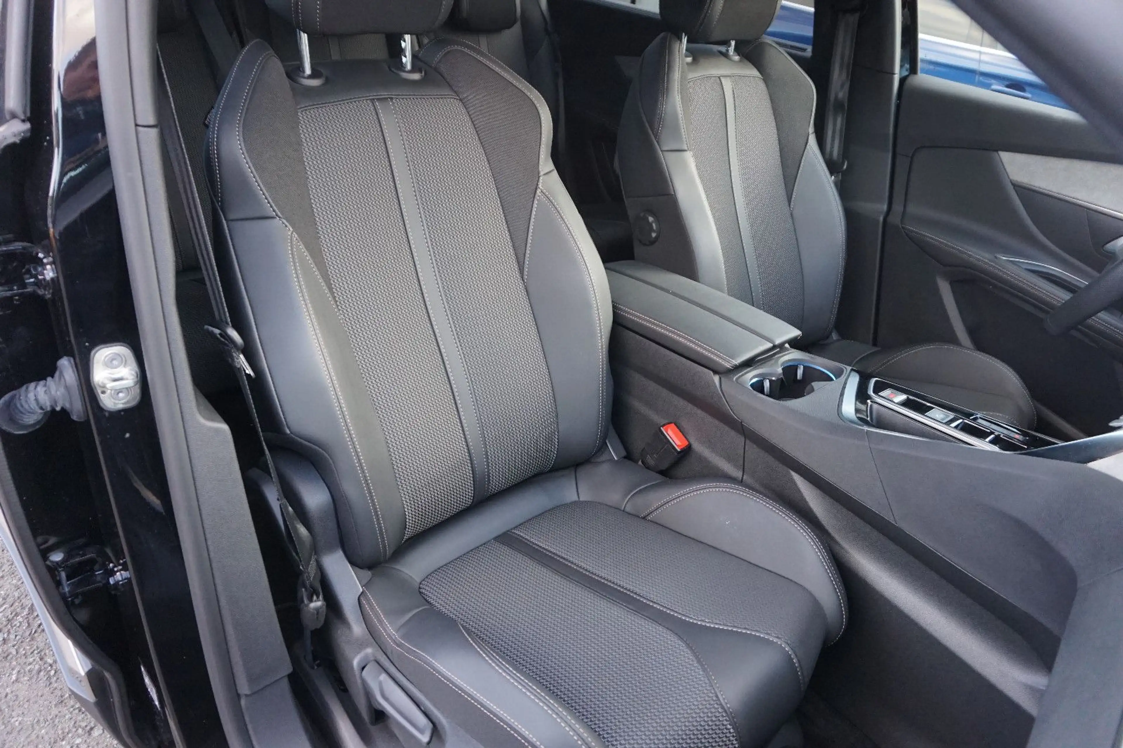 Peugeot 5008 GT Hdi 130 Automat. 7 Sitzer; El.Heckklappe — photo 13
