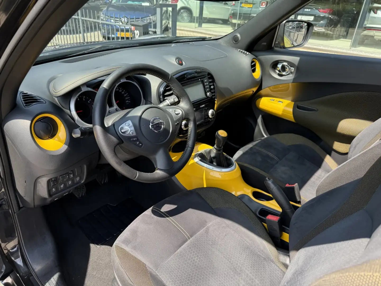 Nissan Juke 1.2 DIG-T S/S Tekna | Navi | 360° camera | Pano | Zwart - 2