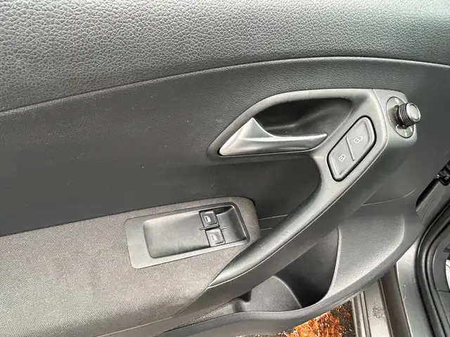Volkswagen Polo view 8